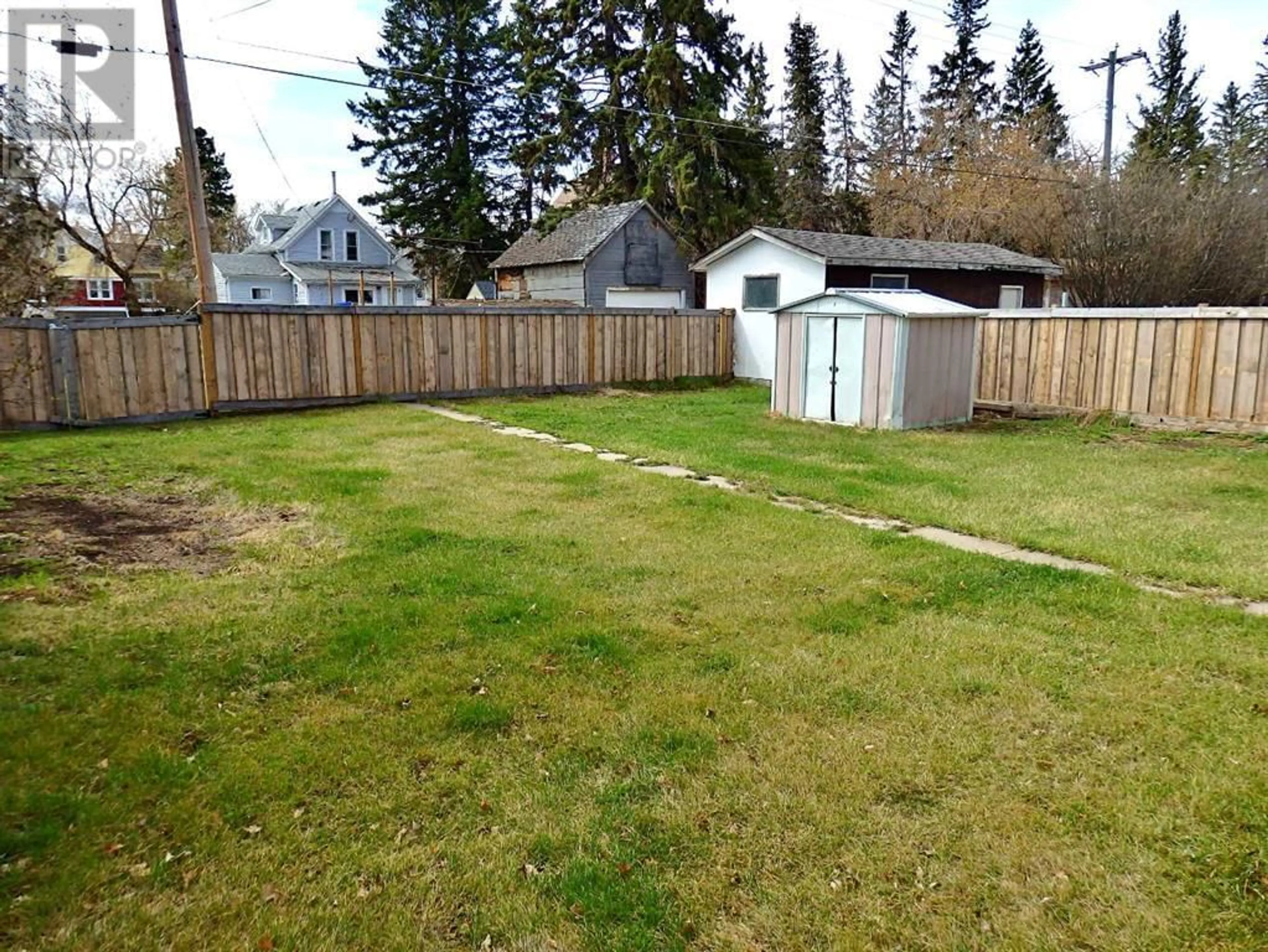 Fenced yard for 4819 53 Avenue, Vermilion Alberta T9X1S7