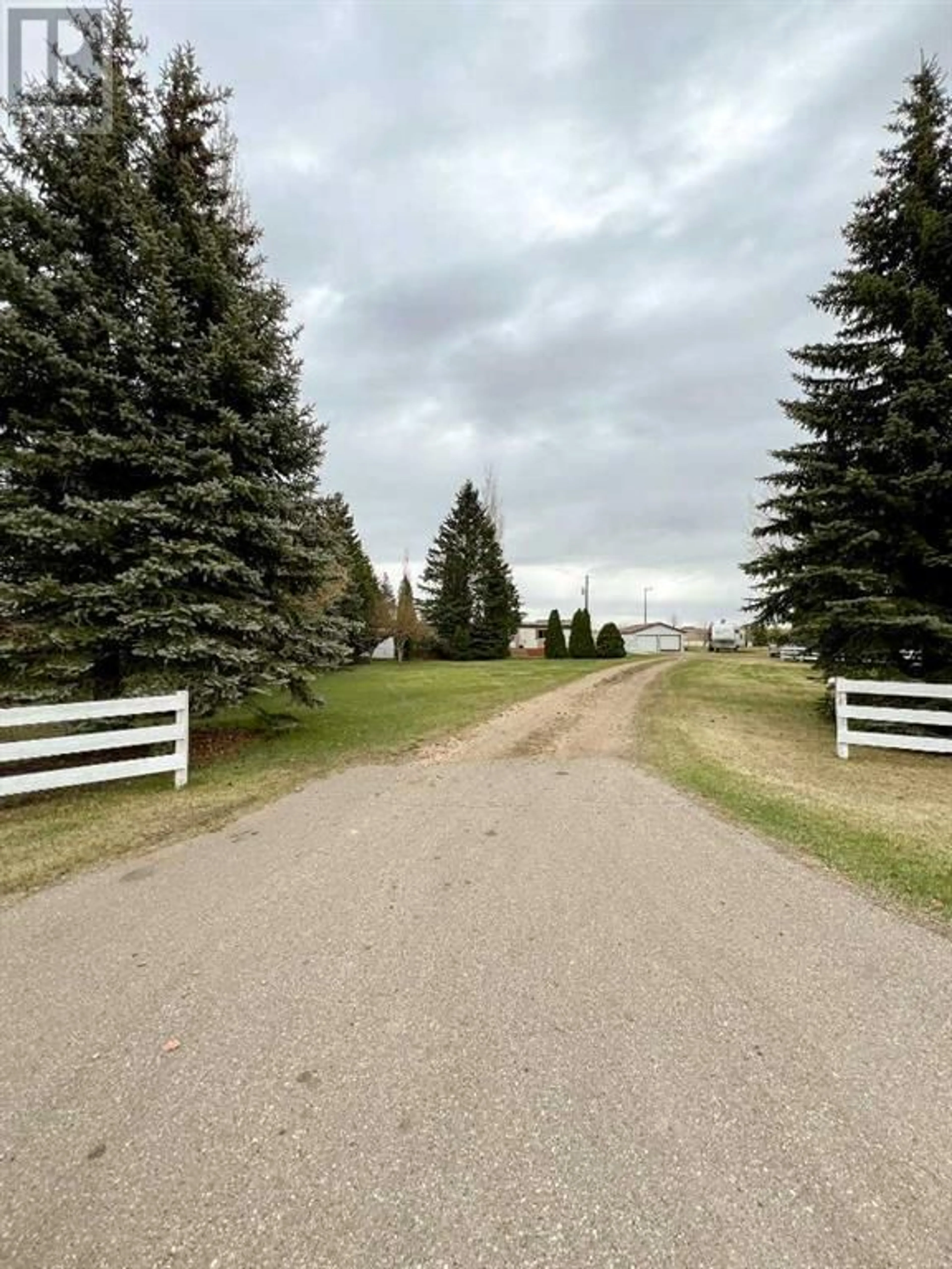 Fenced yard for 421033 Highway 815, Rural Ponoka County Alberta T4J1R1