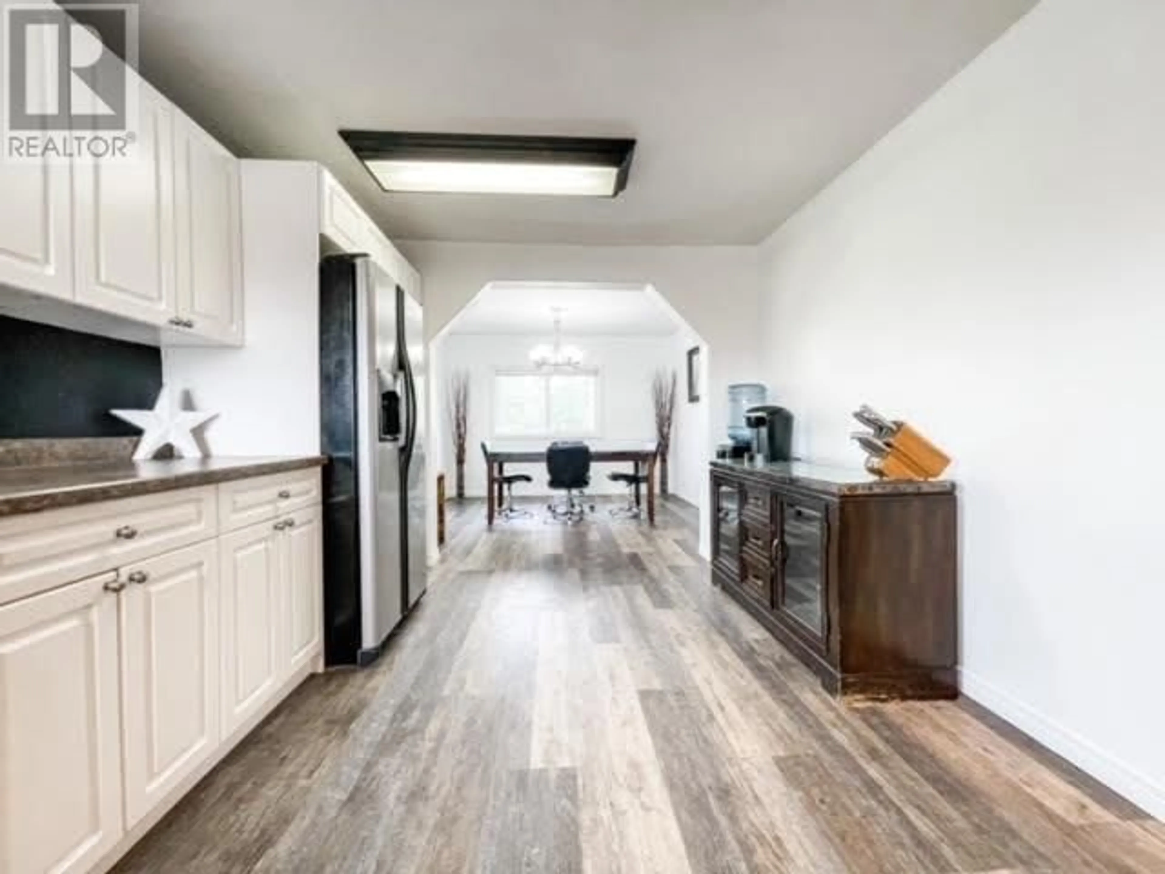 Contemporary kitchen for 73053 TWP Rd. 452, Rural Wainwright No. 61, M.D. of Alberta T9W1T5