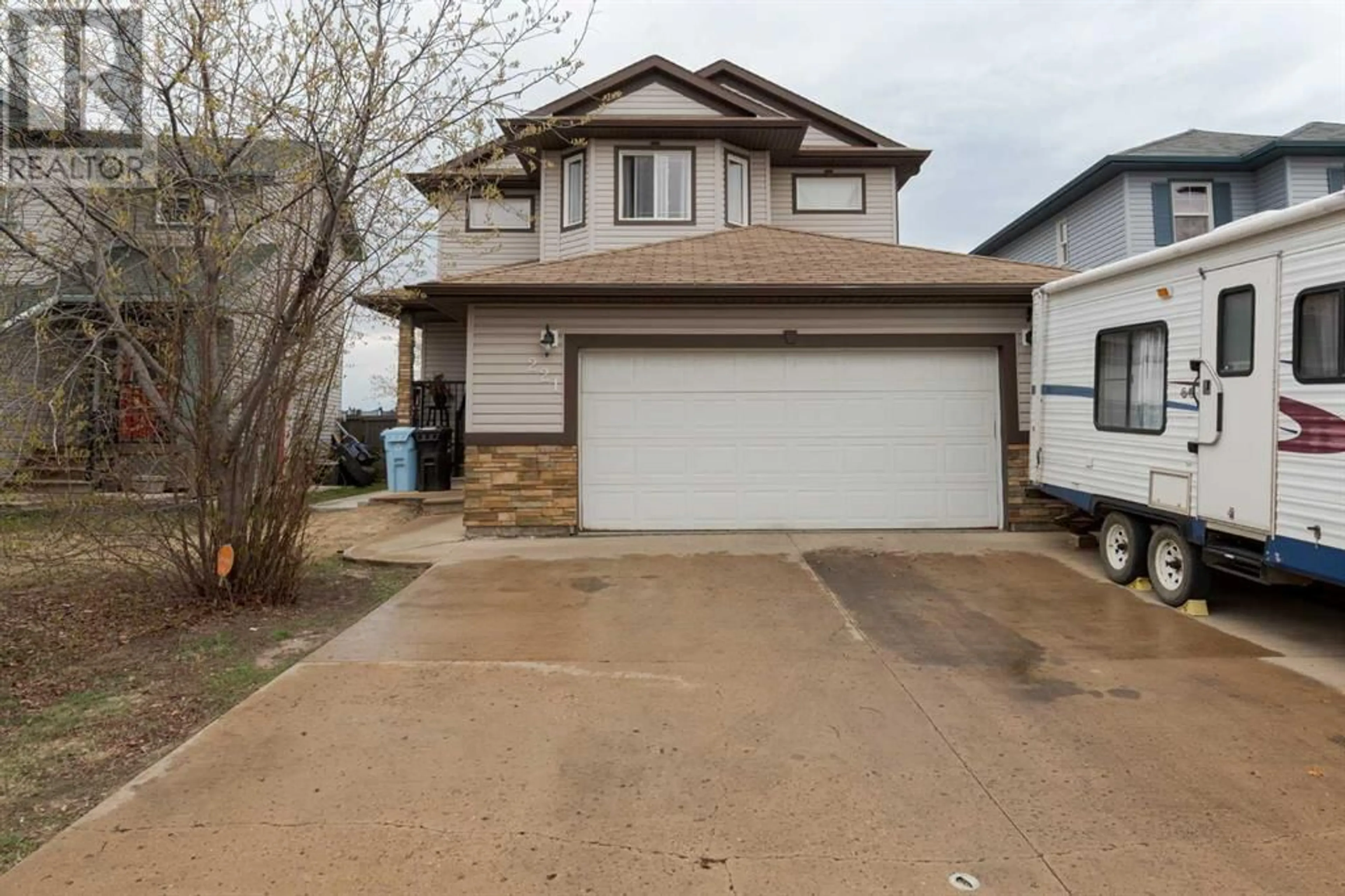Frontside or backside of a home for 221 Lynx Crescent, Fort McMurray Alberta T9K0C5