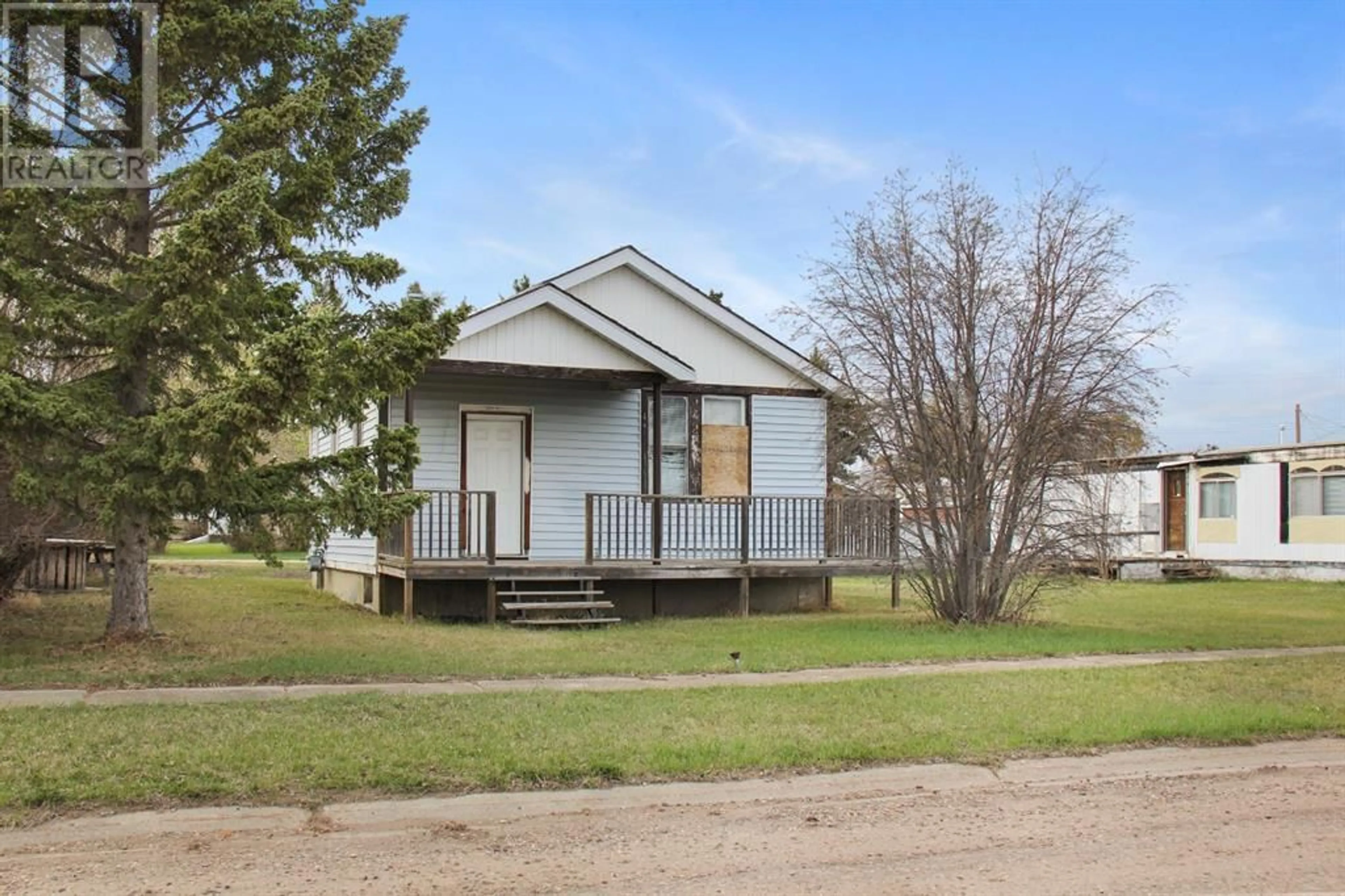 Frontside or backside of a home for 4916 48 Street, Lougheed Alberta T0B2V0