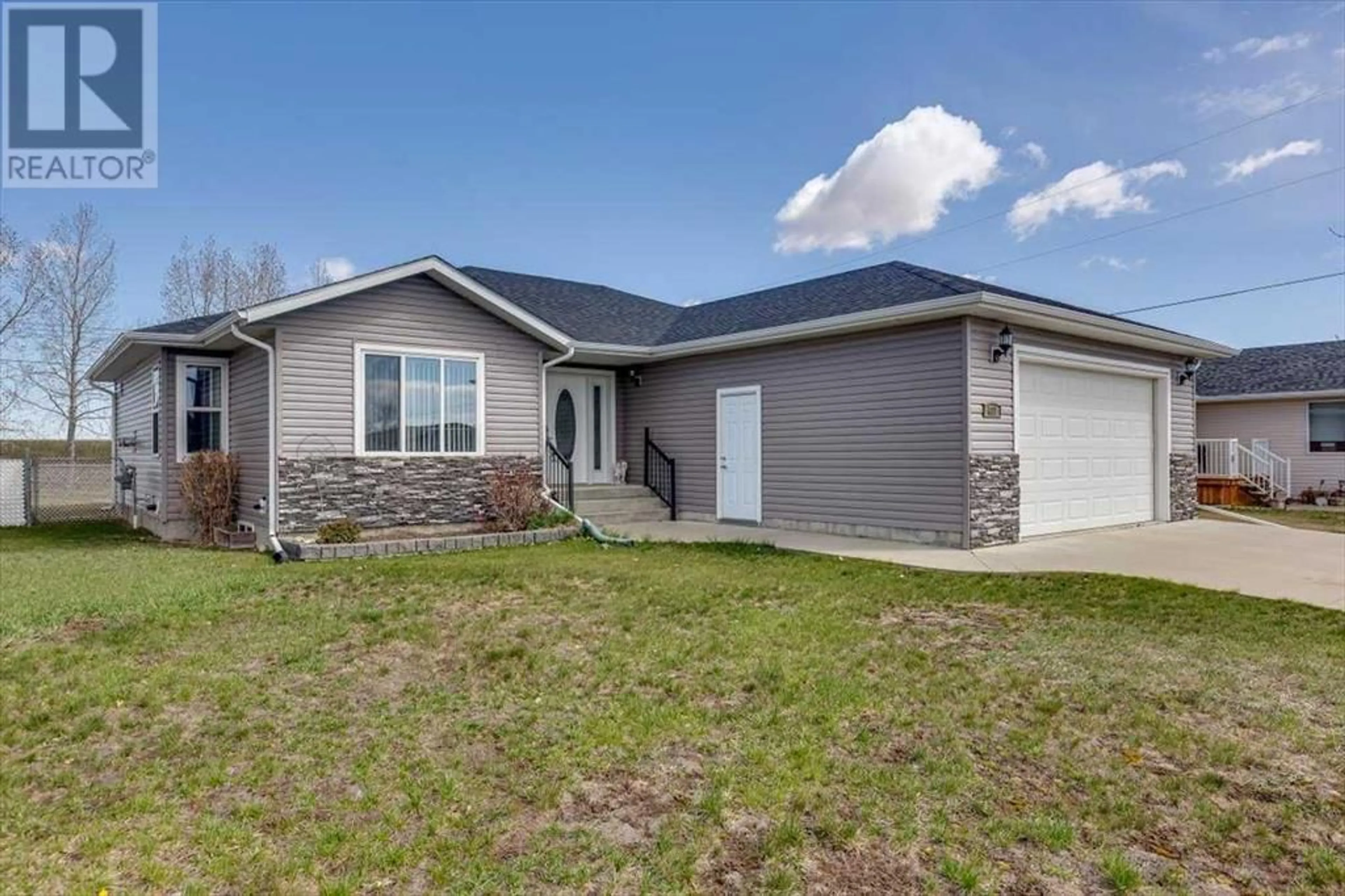 Frontside or backside of a home for 417 Regal Crescent, Trochu Alberta T0M2C0