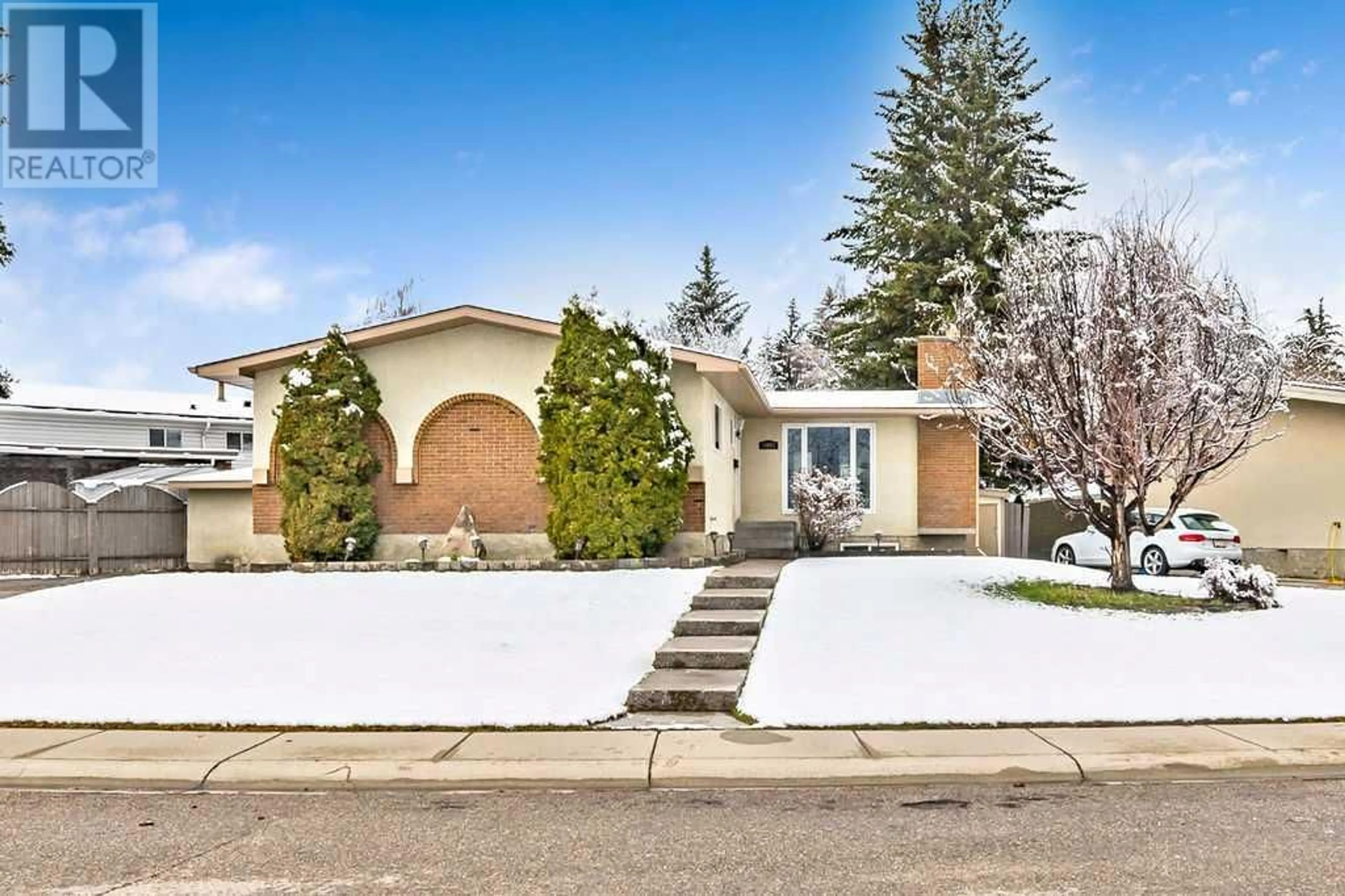 Frontside or backside of a home for 11003 Brae Road SW, Calgary Alberta T2W1E2