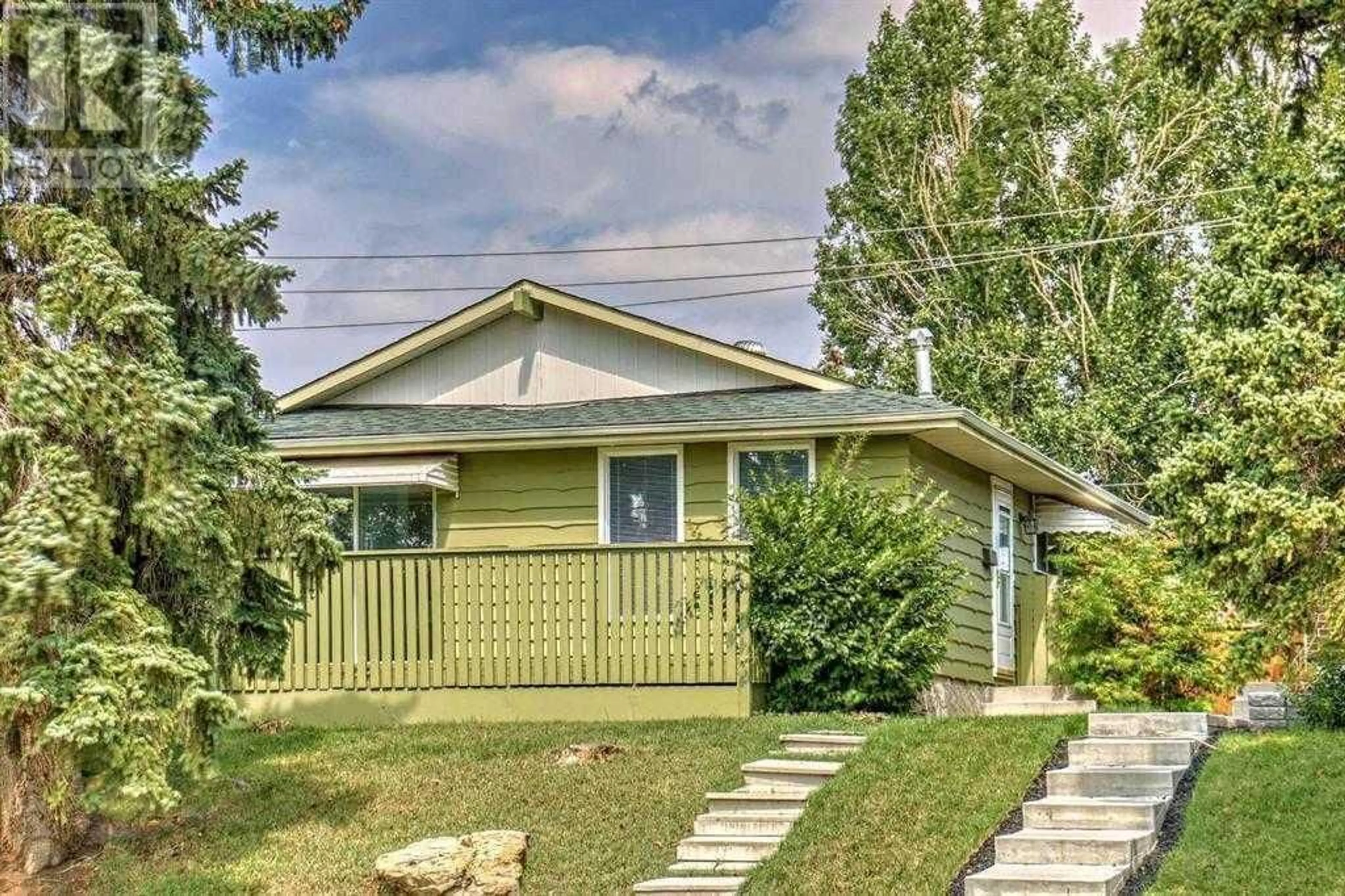 Frontside or backside of a home for 450 78 Avenue NE, Calgary Alberta T2K4Z9