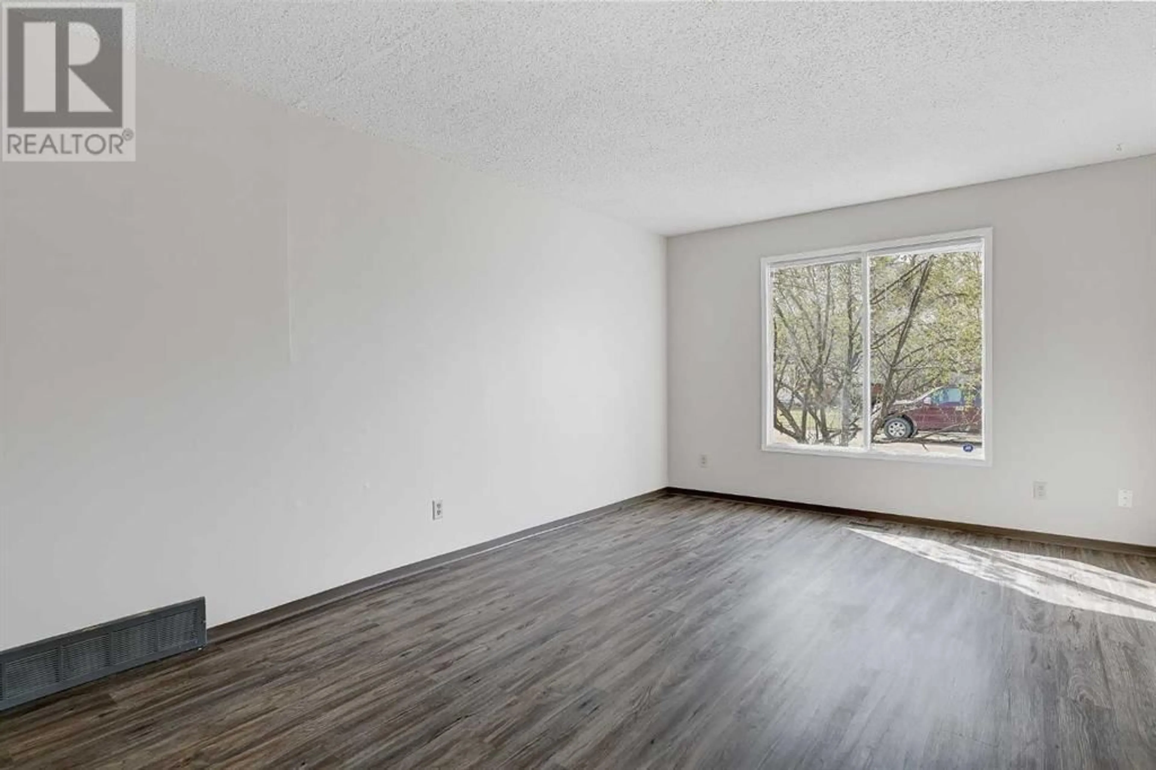A pic of a room for 9050 103 Avenue, Grande Prairie Alberta T8X1H3