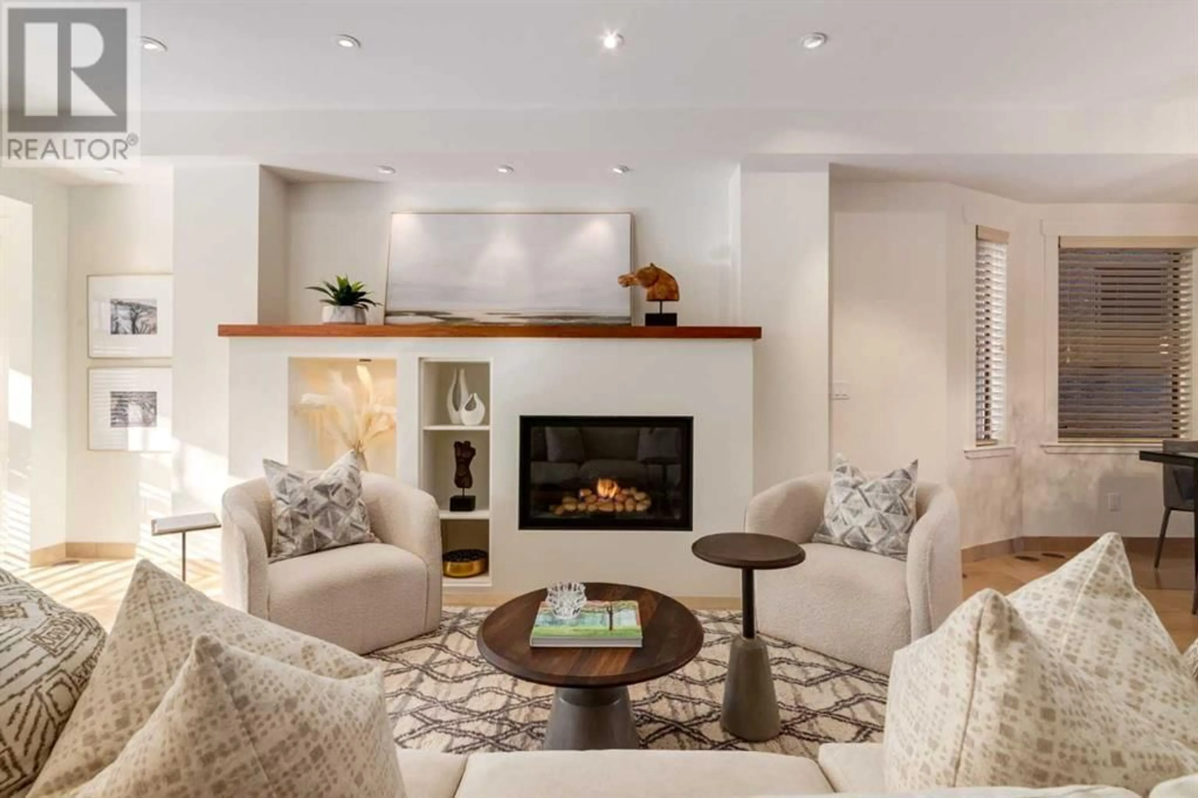 Living room for 524 23 Avenue SW, Calgary Alberta T2S0J5