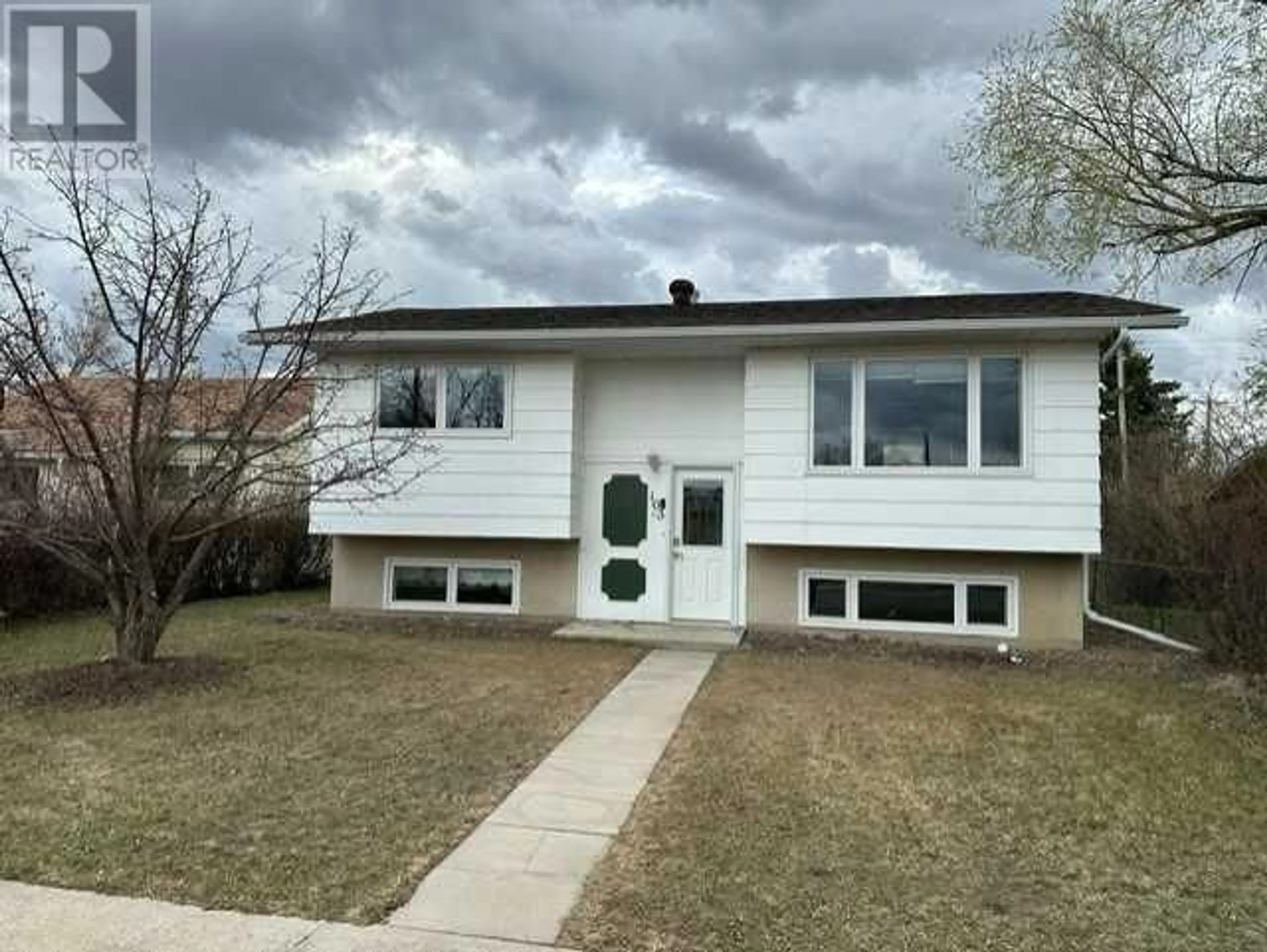 Frontside or backside of a home for 103 7 Avenue E, Hanna Alberta T0J1P0