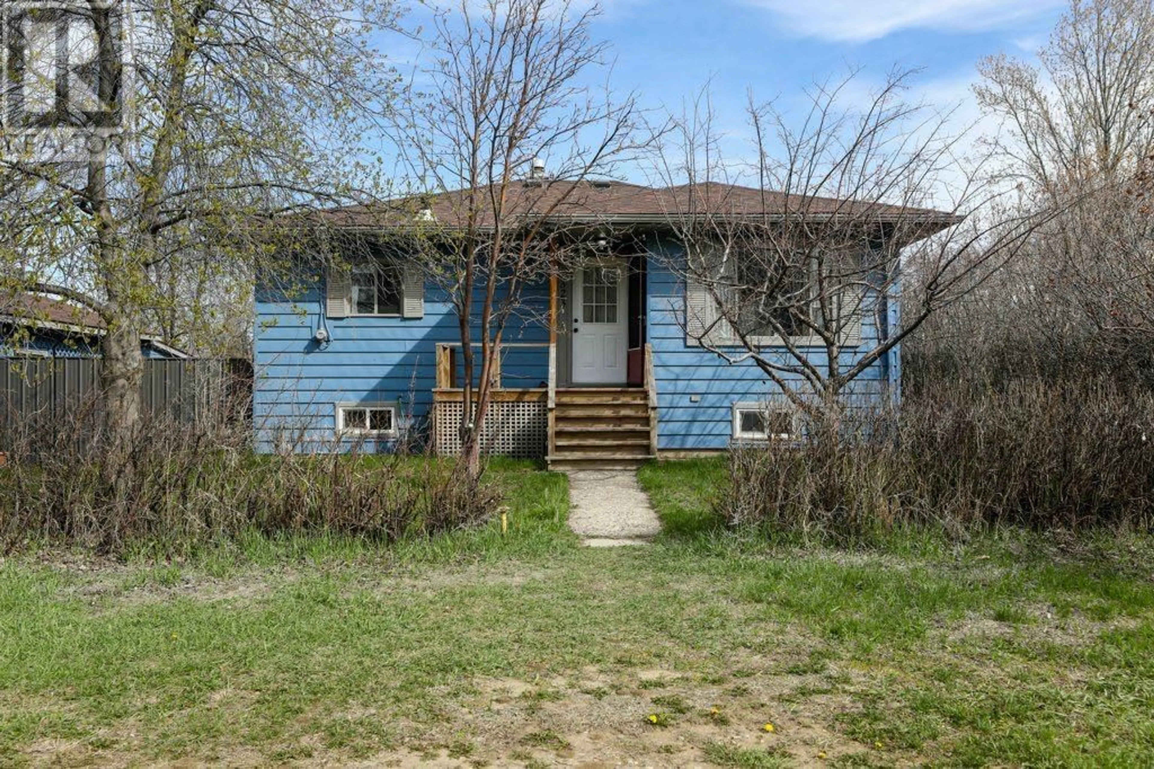 Cottage for 323 Whitney Street, Carmangay Alberta T0L0N0