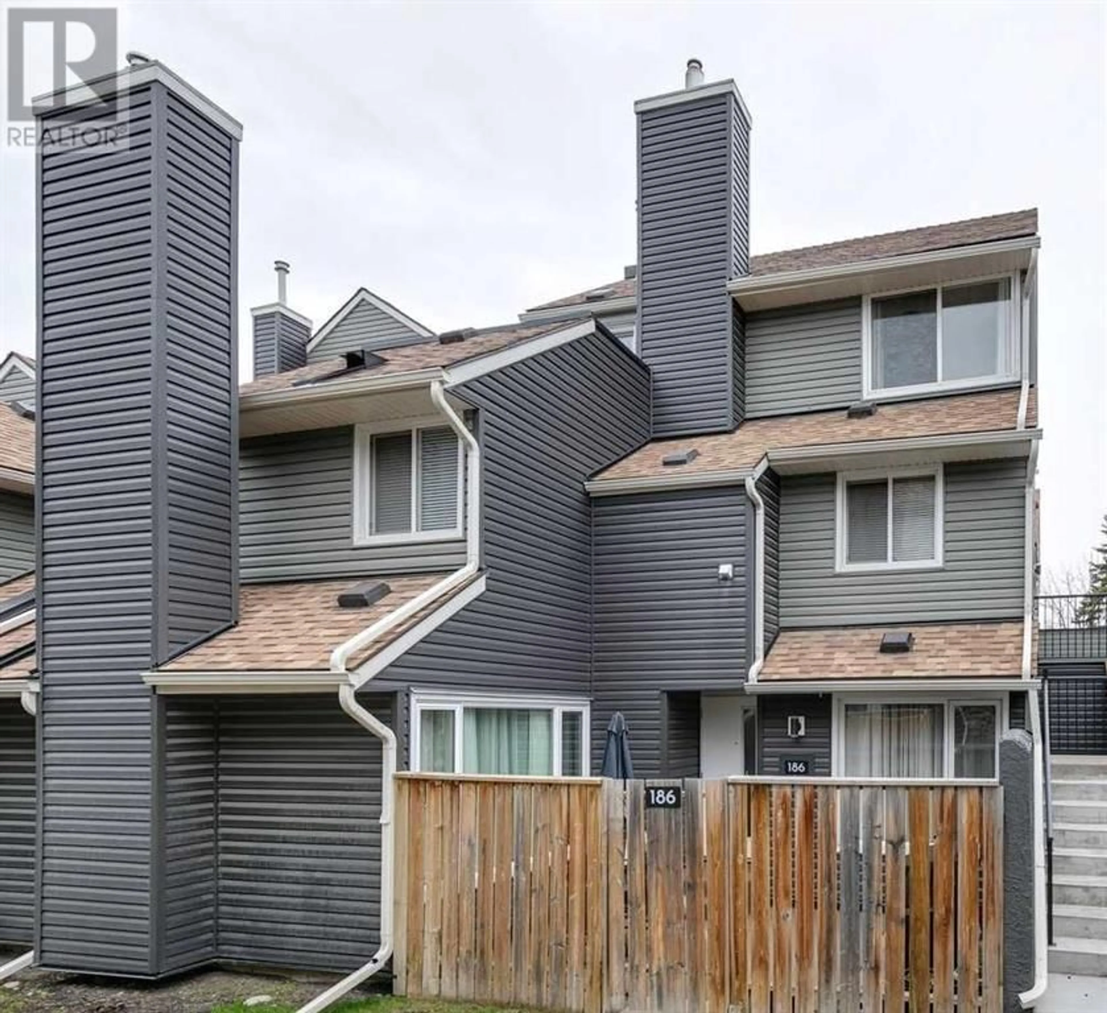 A pic from exterior of the house or condo for 286 87 Glamis Green SW, Calgary Alberta T3E6T9