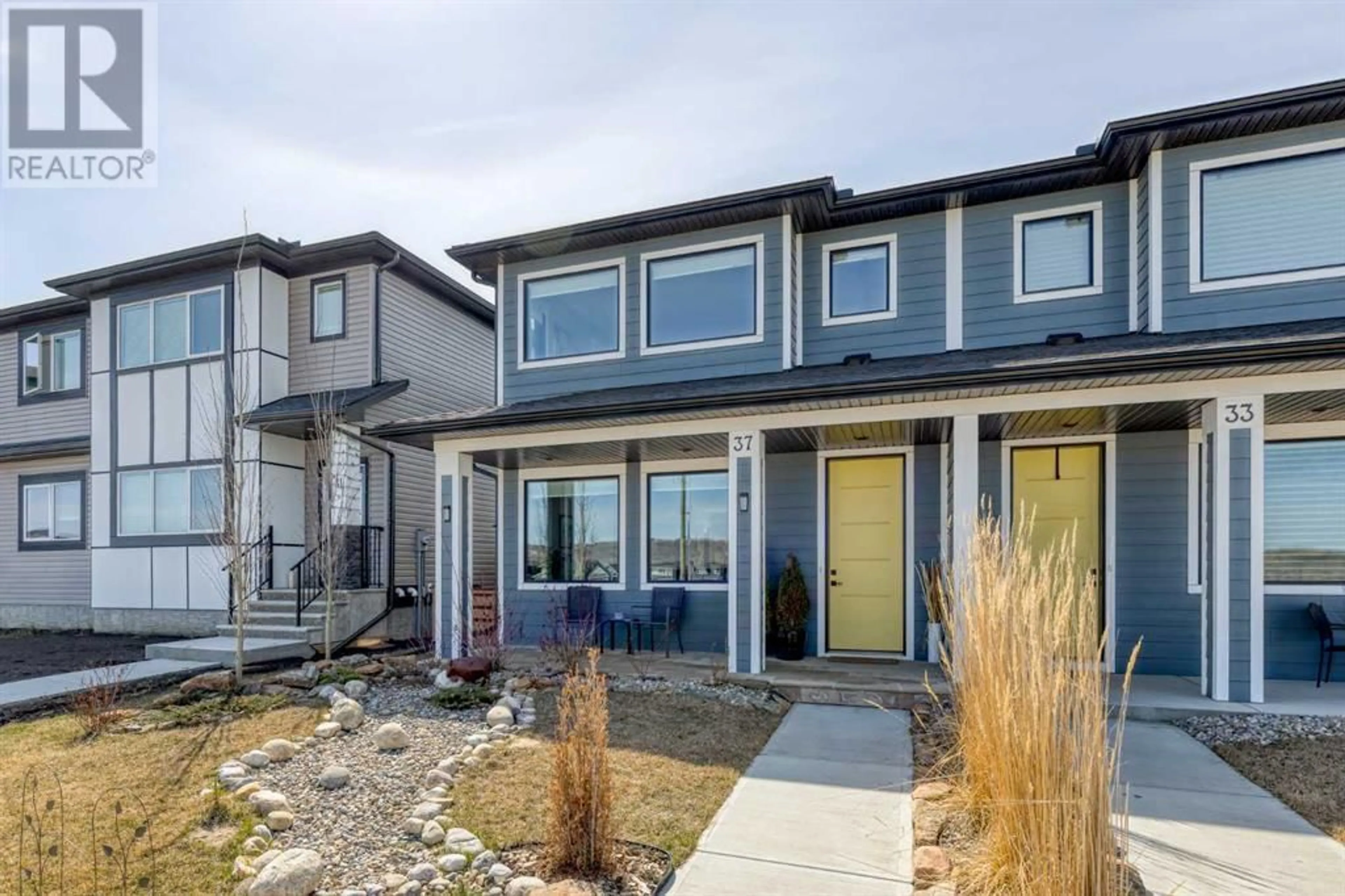 A pic from exterior of the house or condo for 37 River Heights Drive, Cochrane Alberta T4C0Y1