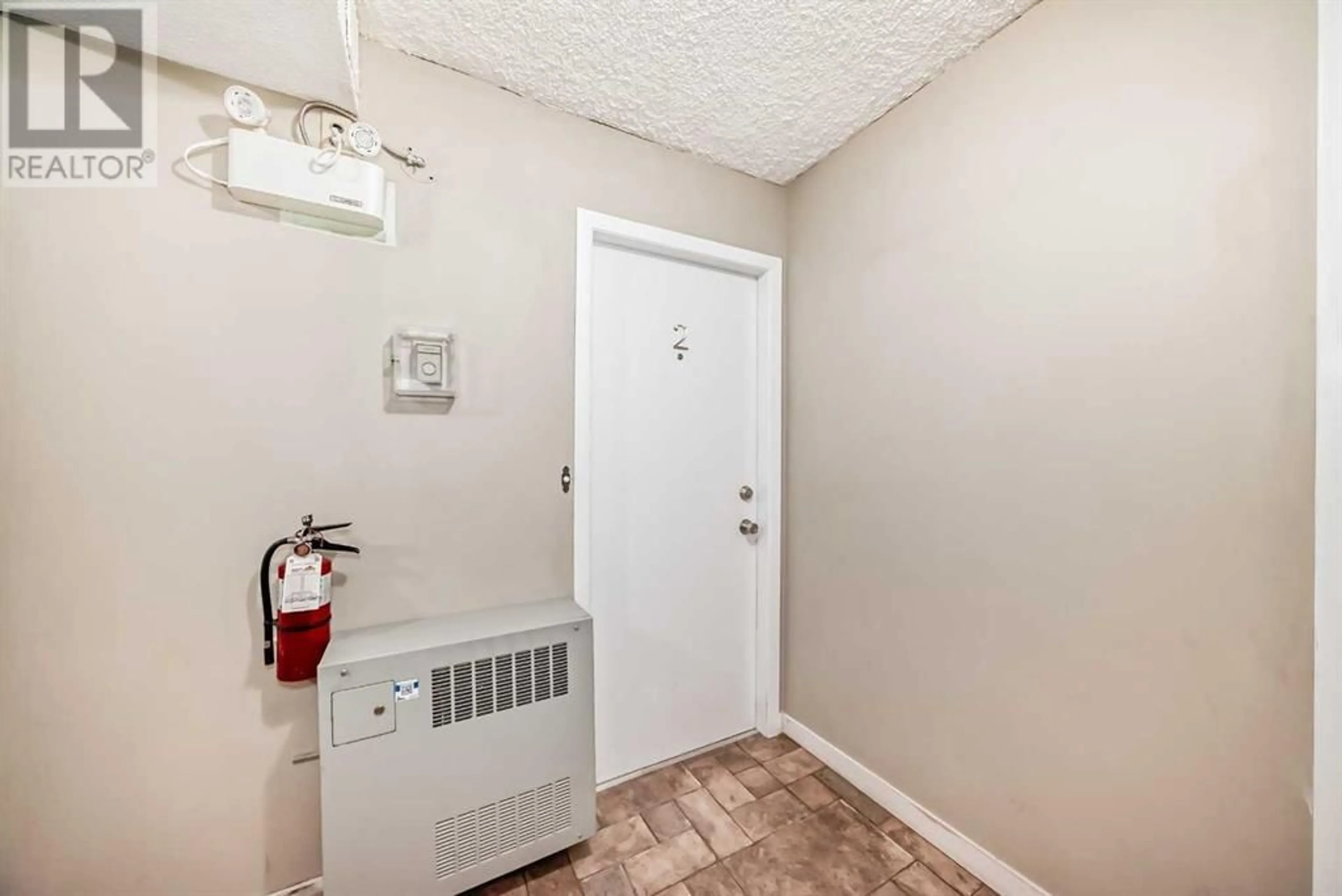 Indoor entryway for 2 645 Meredith Road NE, Calgary Alberta T2E5A9