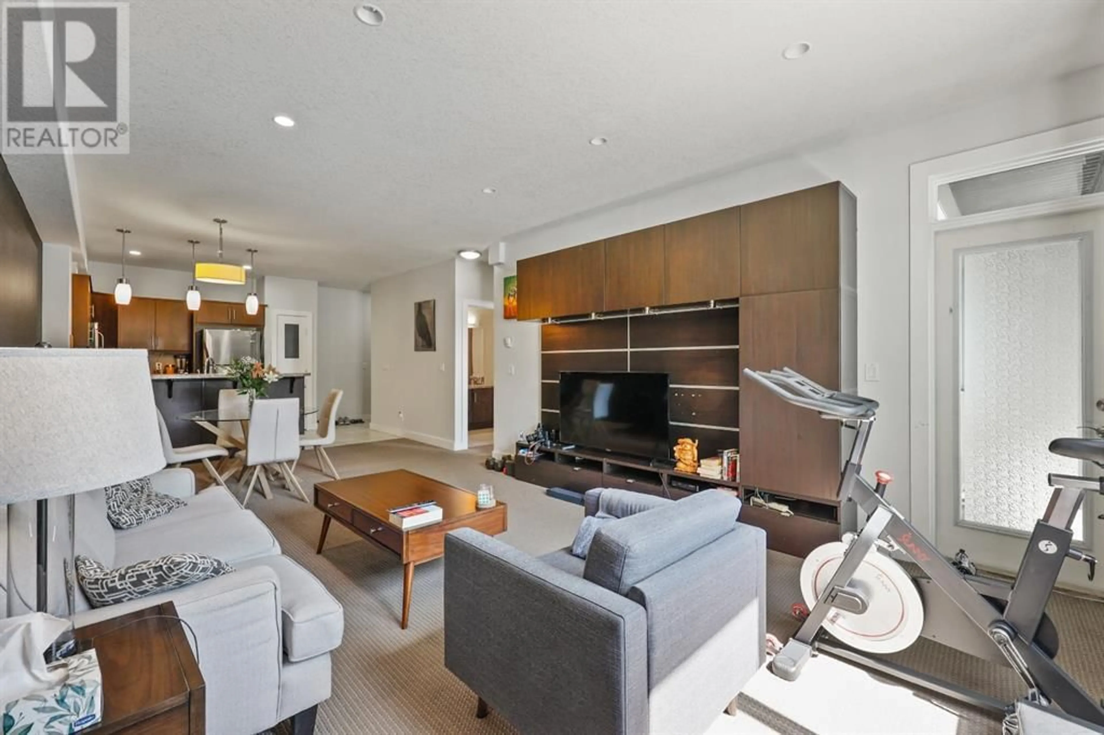 Living room for 105 320 12 Avenue NE, Calgary Alberta T2E1A4