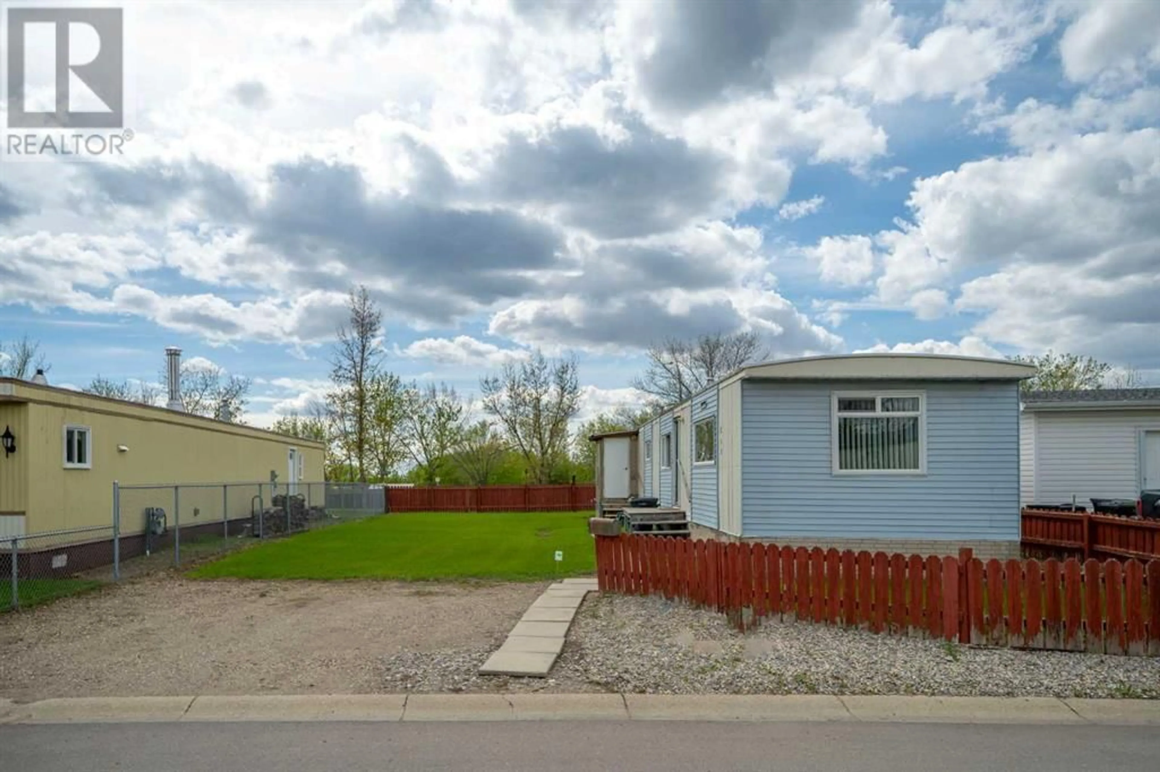 A pic from exterior of the house or condo for 842 Bayview Road, Strathmore Alberta T1P1C9