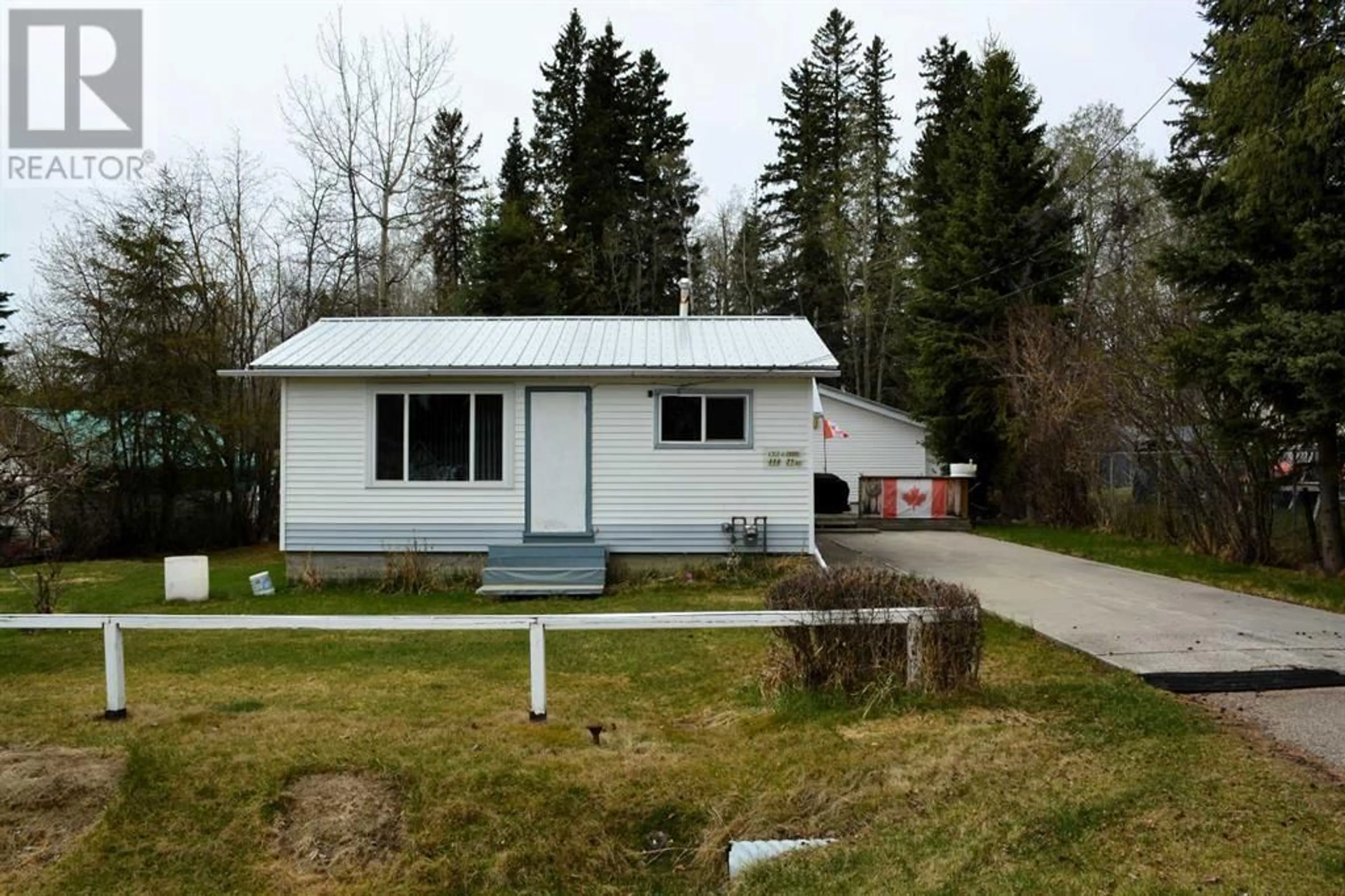 Cottage for 444 71 Street, Edson Alberta T7E1M8