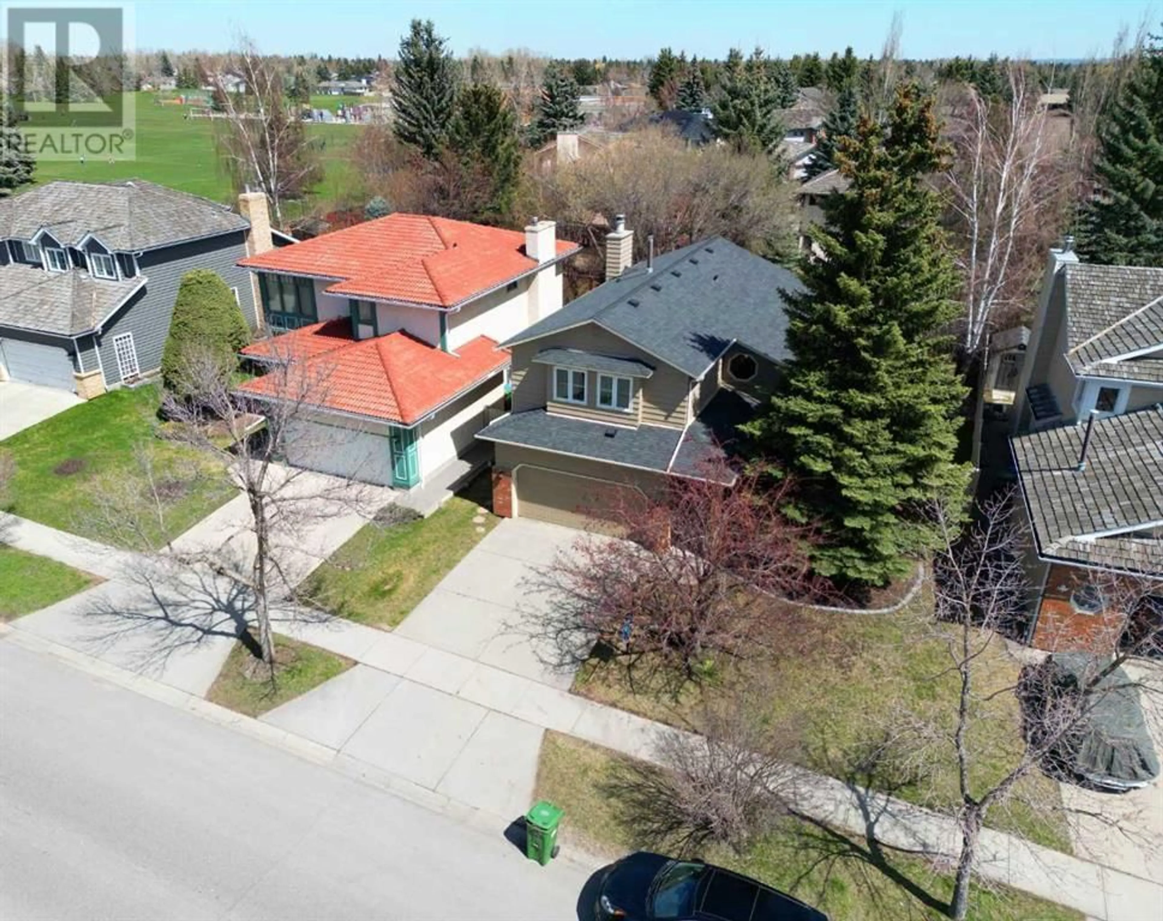 Frontside or backside of a home for 68 Woodfield Road SW, Calgary Alberta T2W4G7