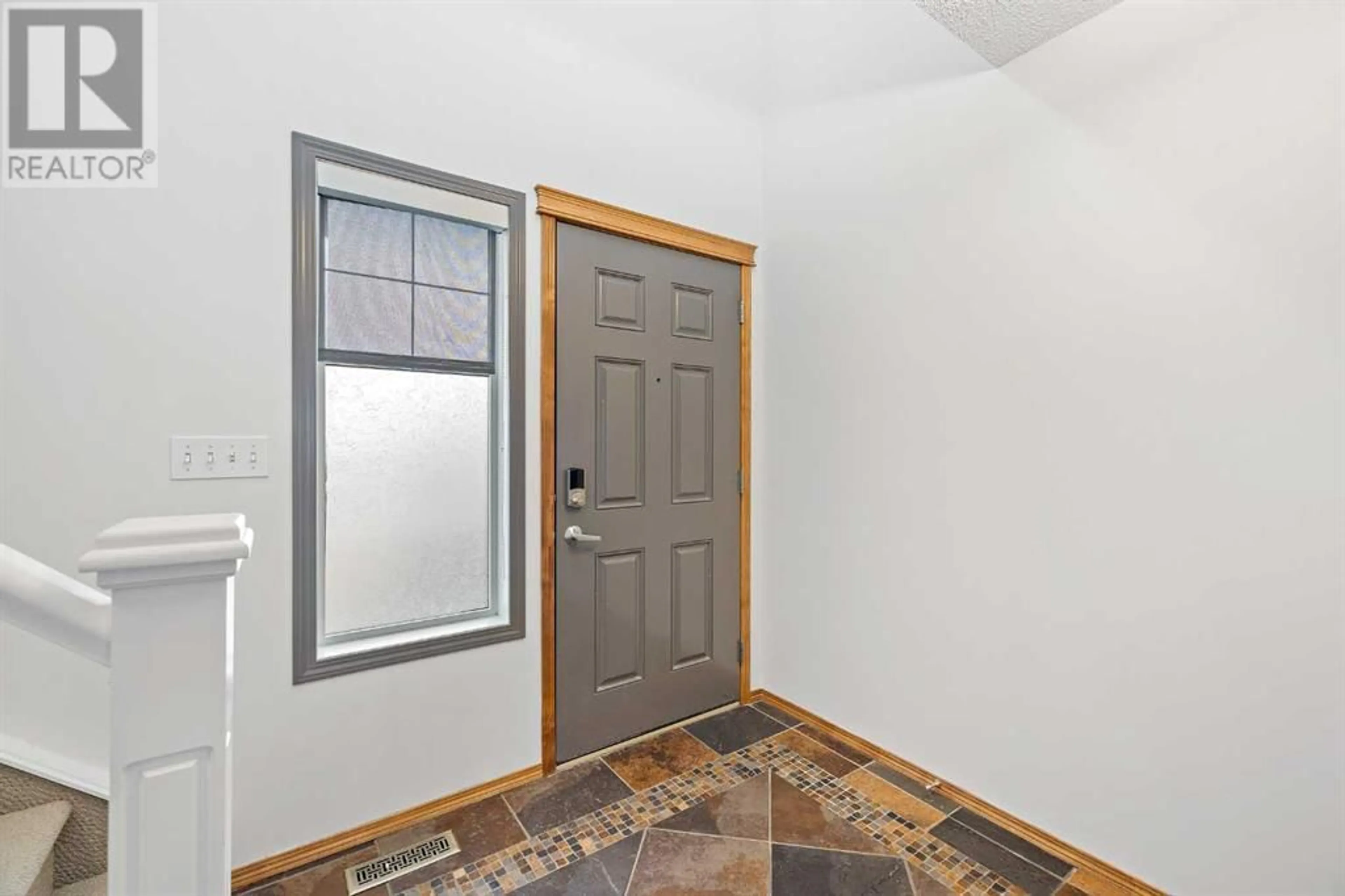 Indoor entryway for 513 Coopers Drive SW, Airdrie Alberta T4B3M5