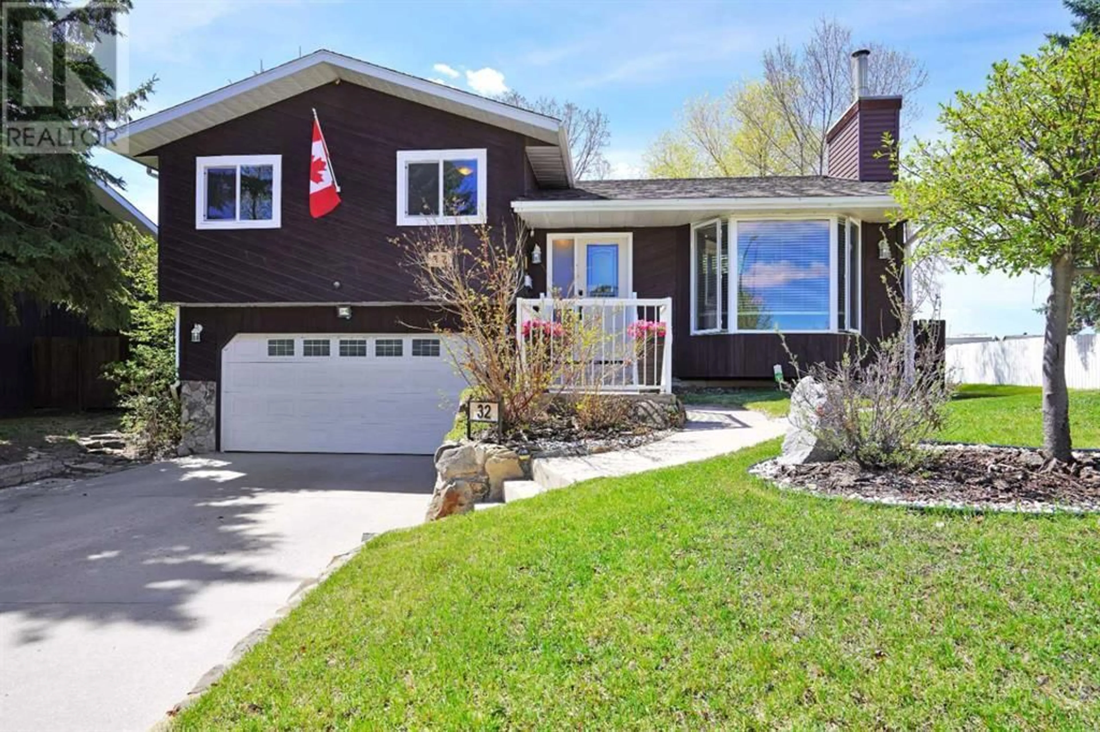 Frontside or backside of a home for 32 Newlands Avenue, Red Deer Alberta T4P1Z9