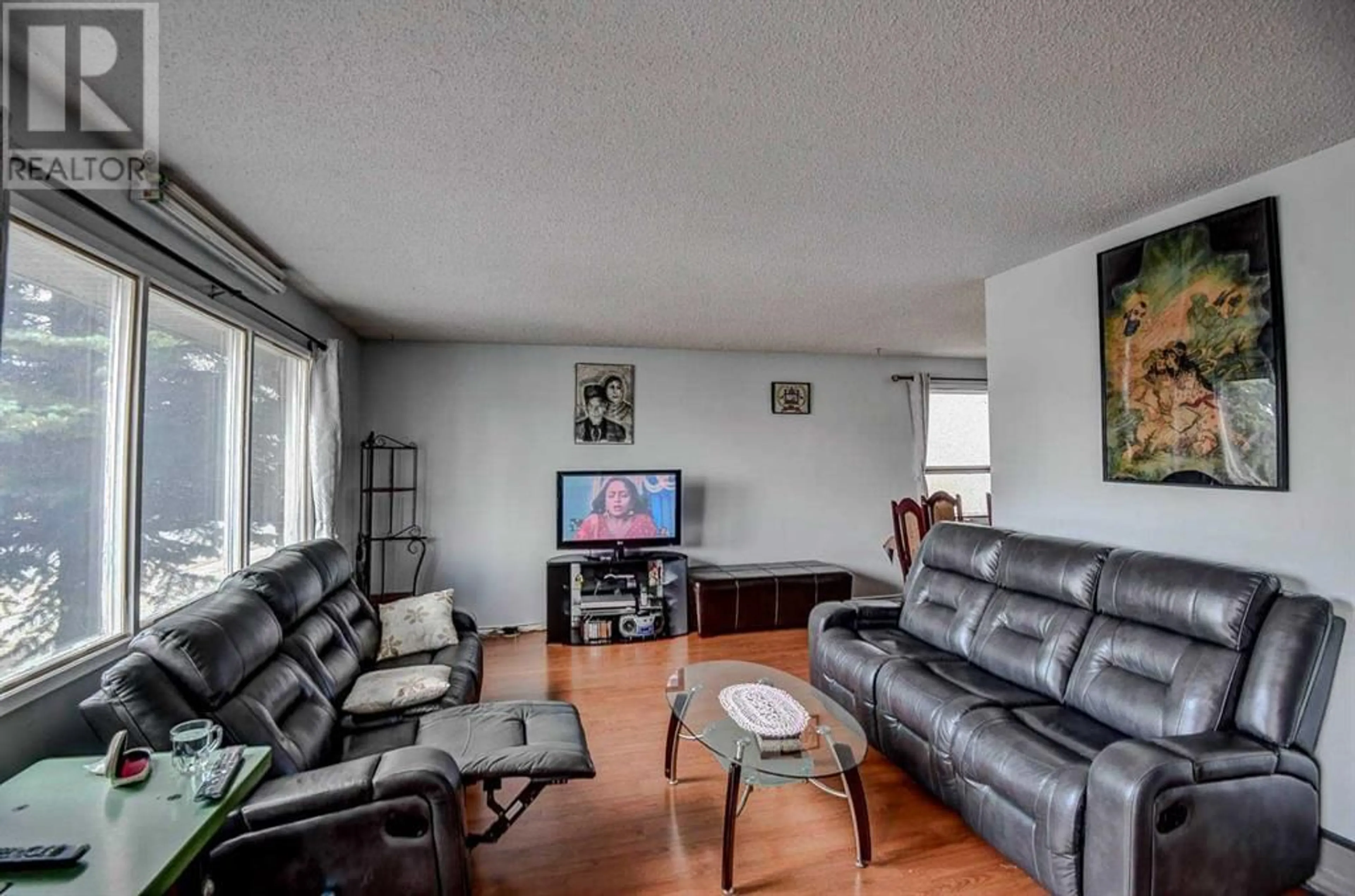 Living room for 5015 Whitehorn Drive NE, Calgary Alberta T1Y1T9