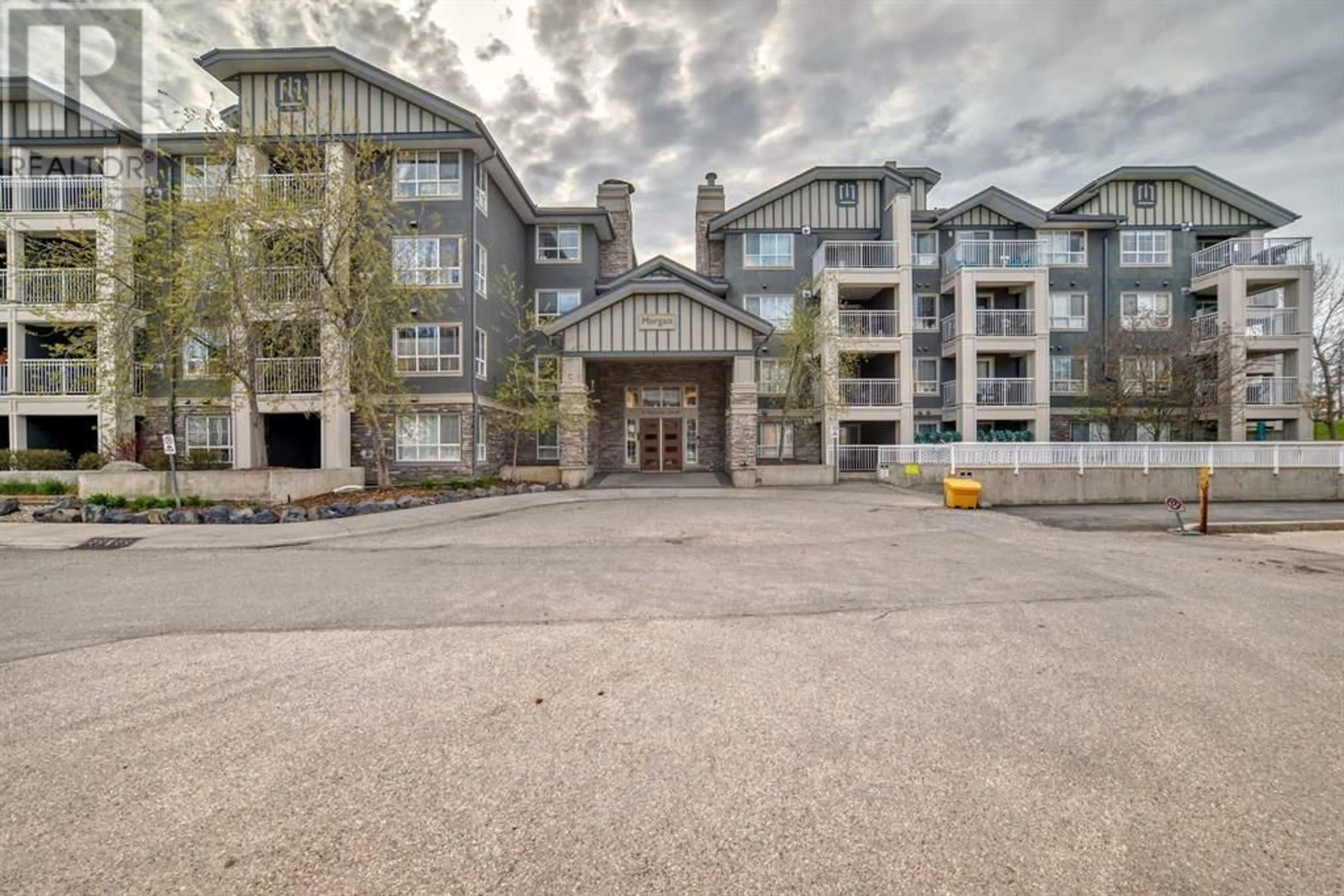 A pic from exterior of the house or condo for 348 35 Richard Court SW, Calgary Alberta T3E7N9