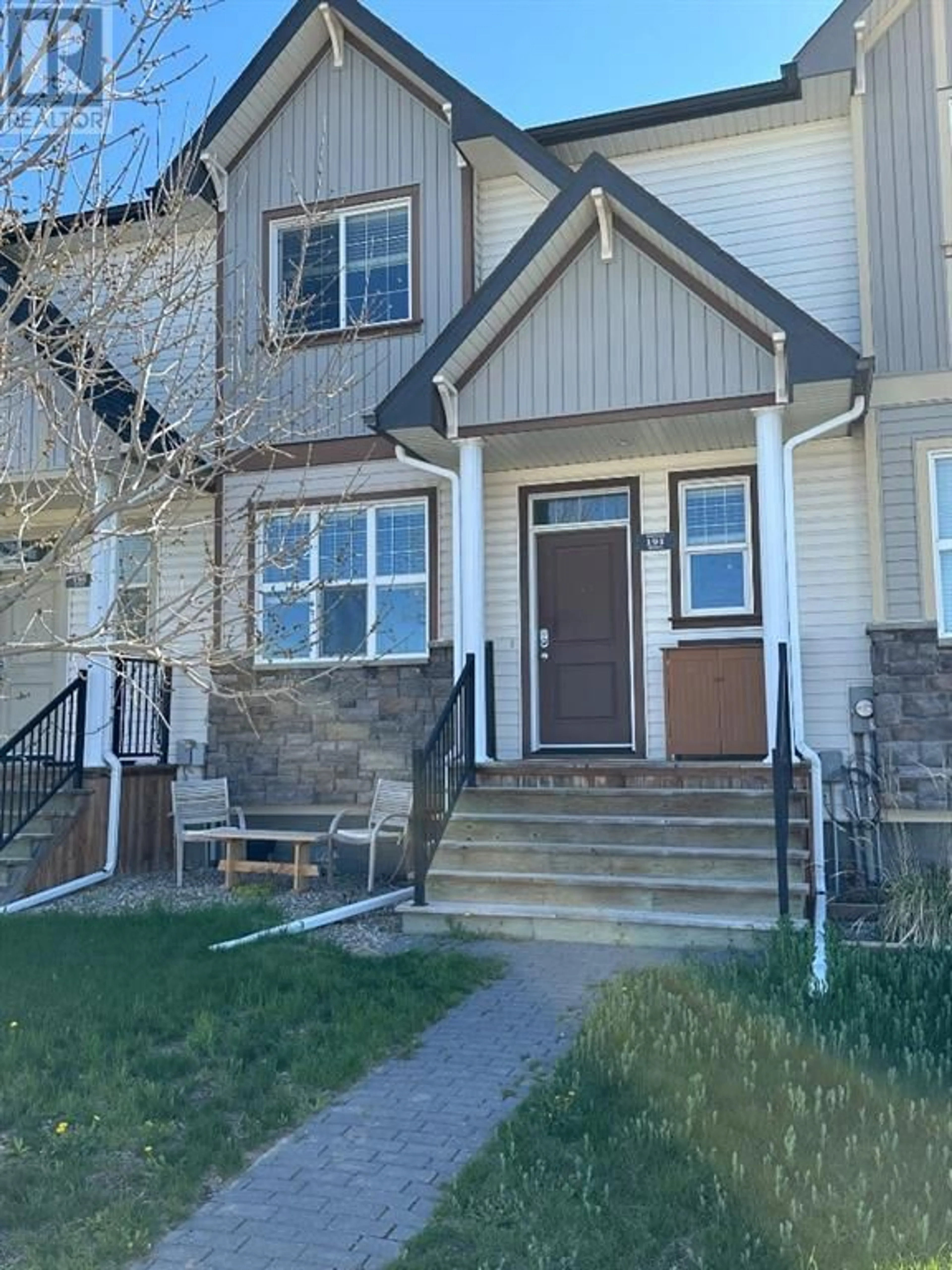 A pic from exterior of the house or condo for 191 Lynx Road N, Lethbridge Alberta T1H6Z5