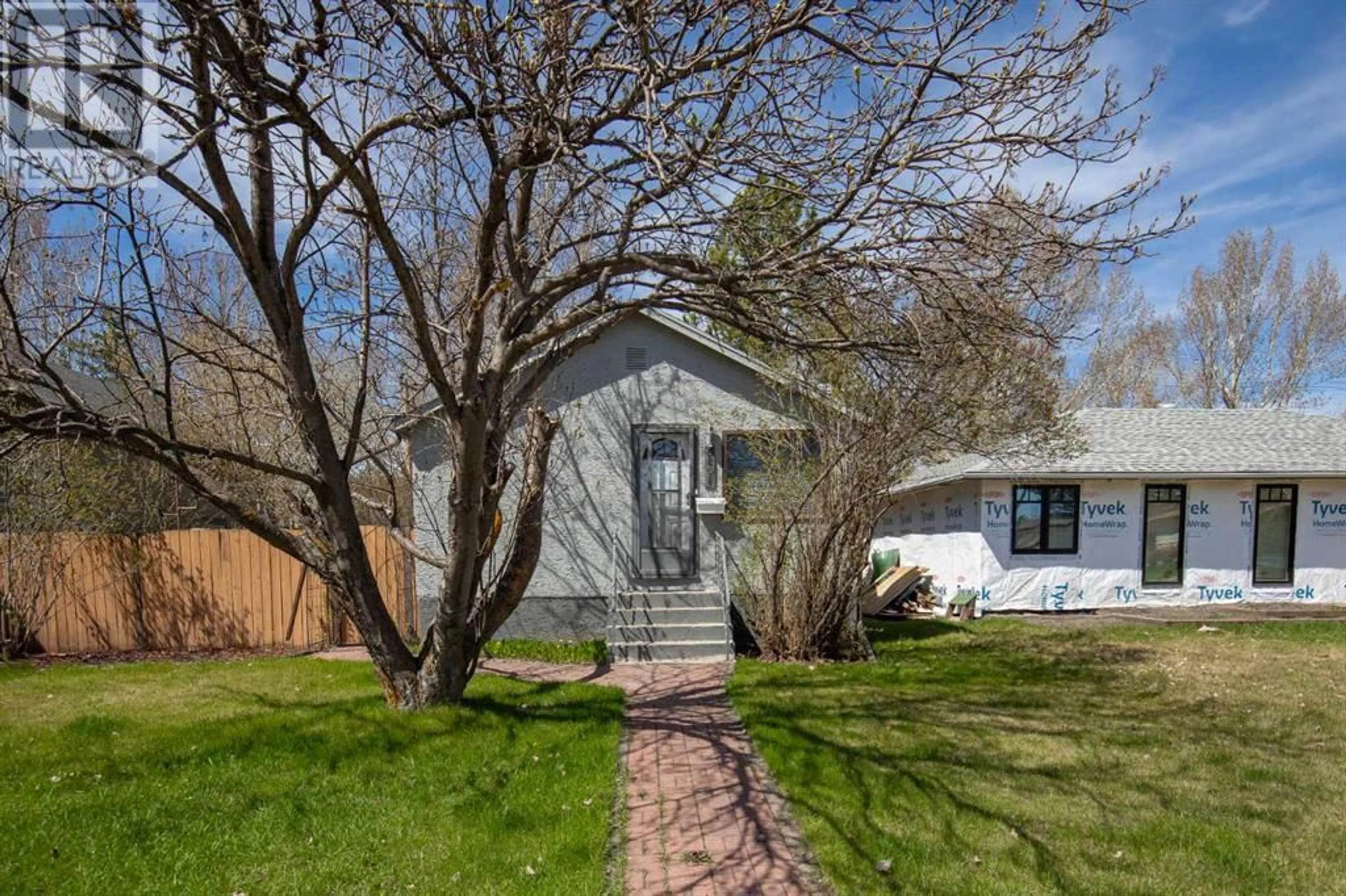 Cottage for 5808 West Park Crescent, Red Deer Alberta T4N1E6