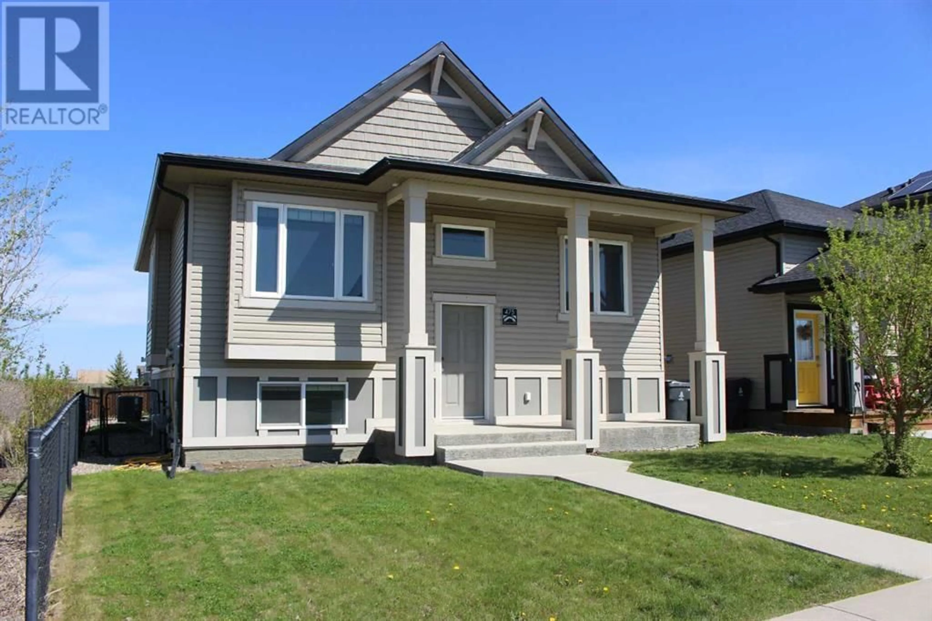 Frontside or backside of a home for 475 Aquitania Boulevard W, Lethbridge Alberta T0K1V0