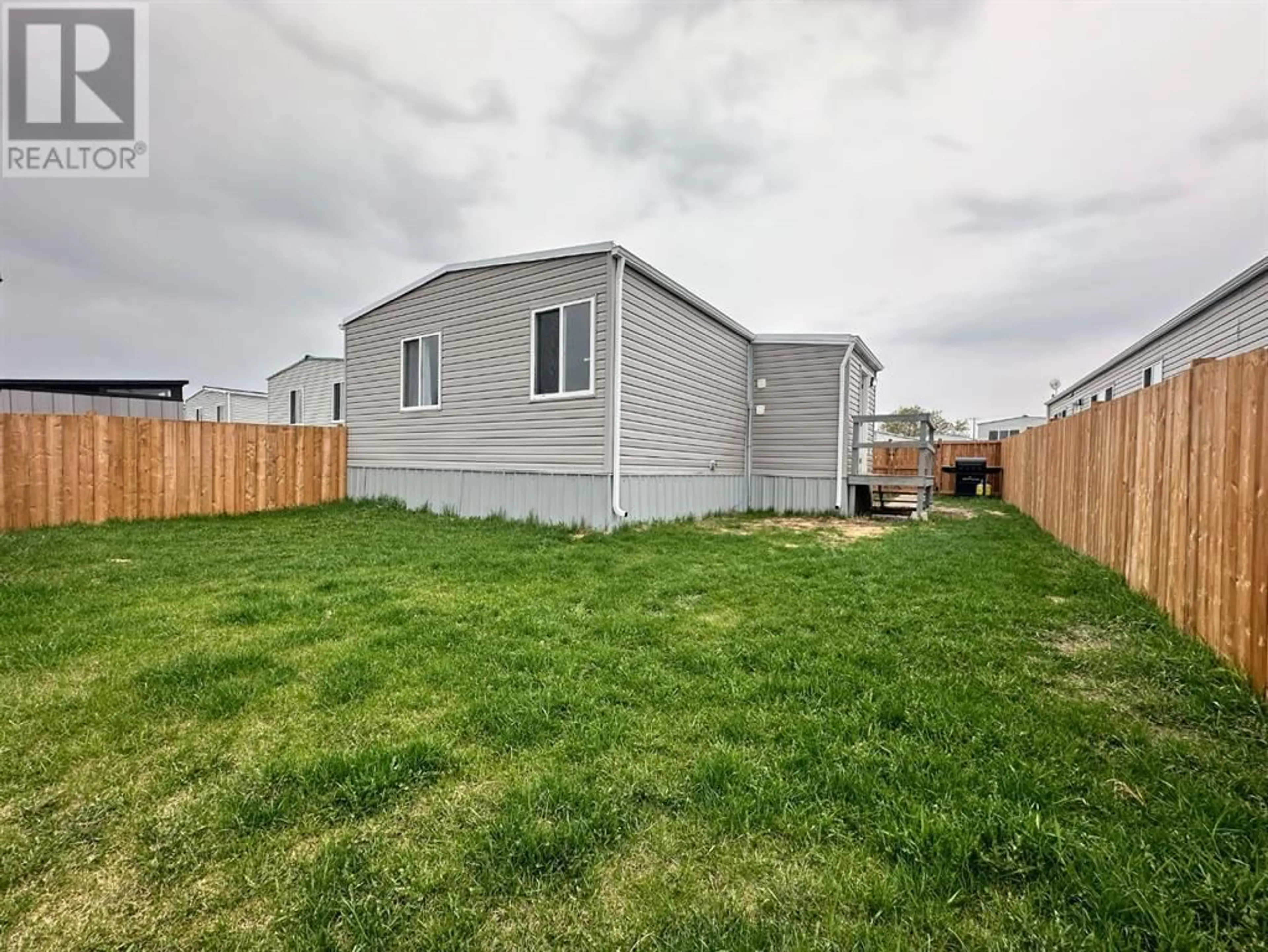 Fenced yard for 164 5308 57 Street, Lloydminster Alberta T9V2A3