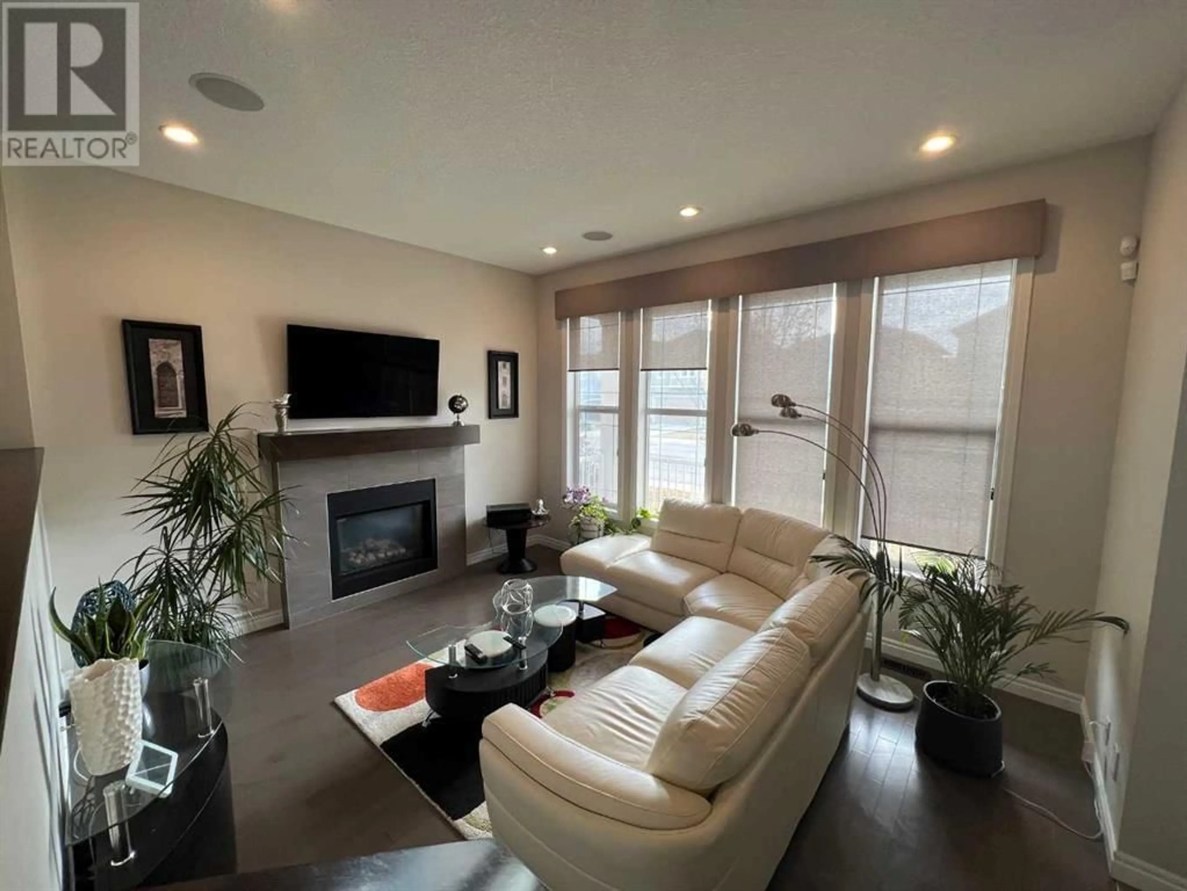 Living room for 987 Evanston Drive NW, Calgary Alberta T3P0K9