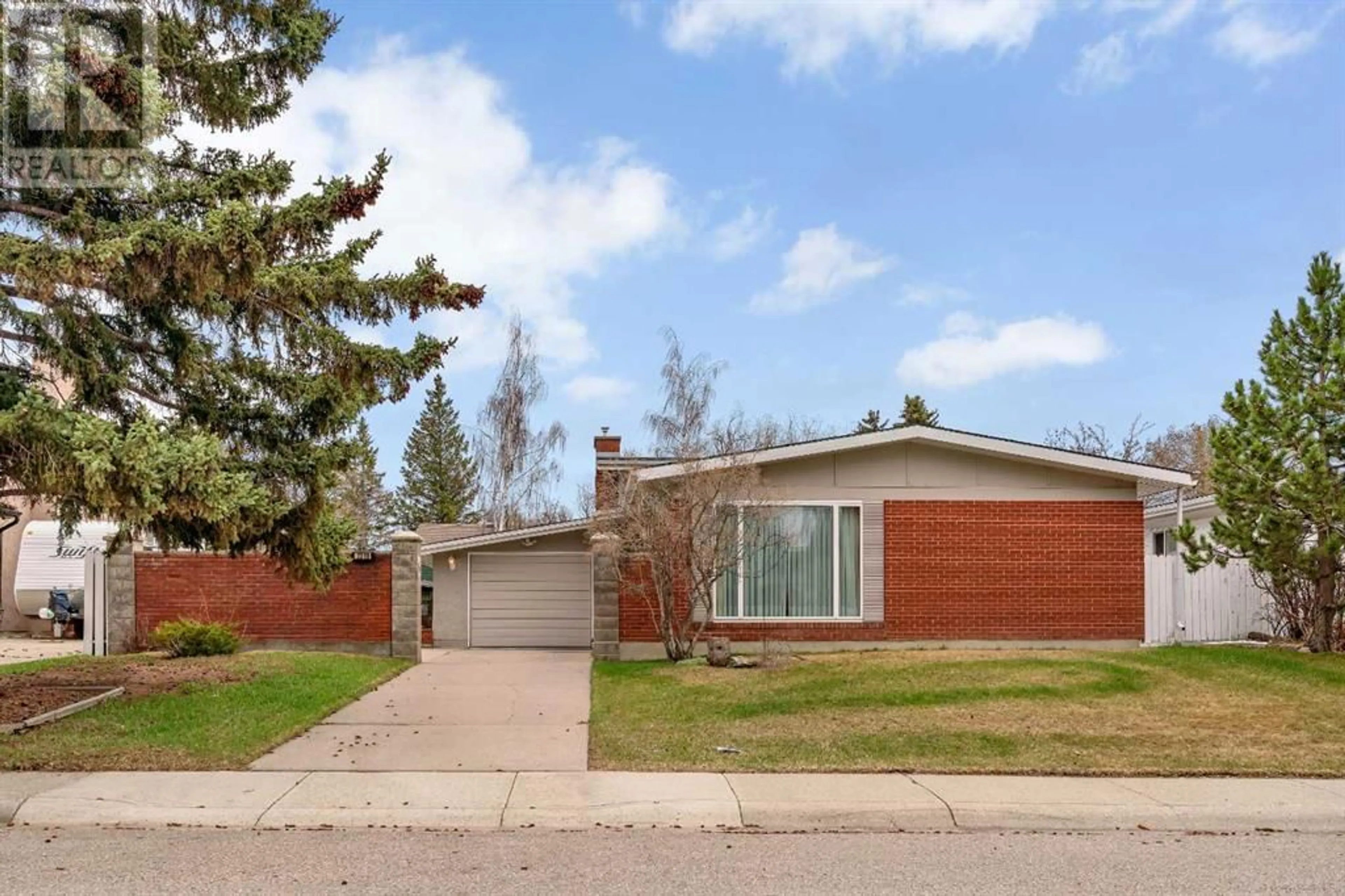 Frontside or backside of a home for 2319 Palisview Place SW, Calgary Alberta T2V3R7