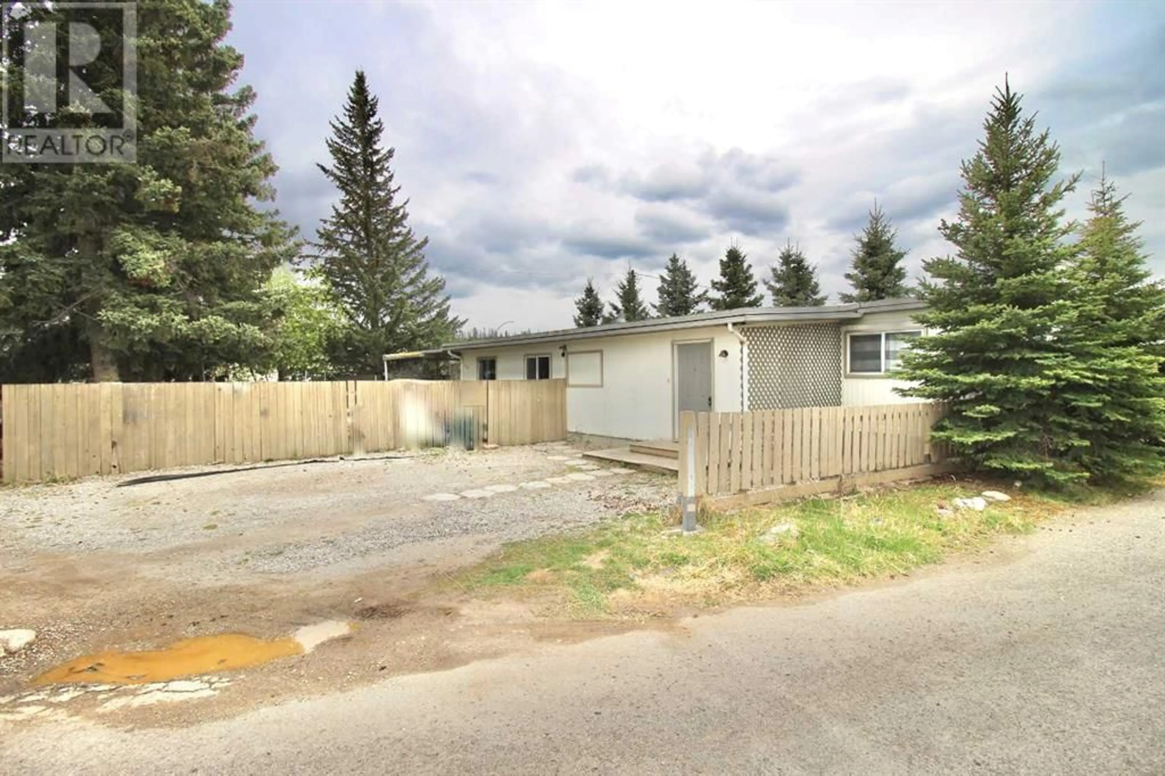 Fenced yard for 75 145 East River Road, Hinton Alberta T7V1S4