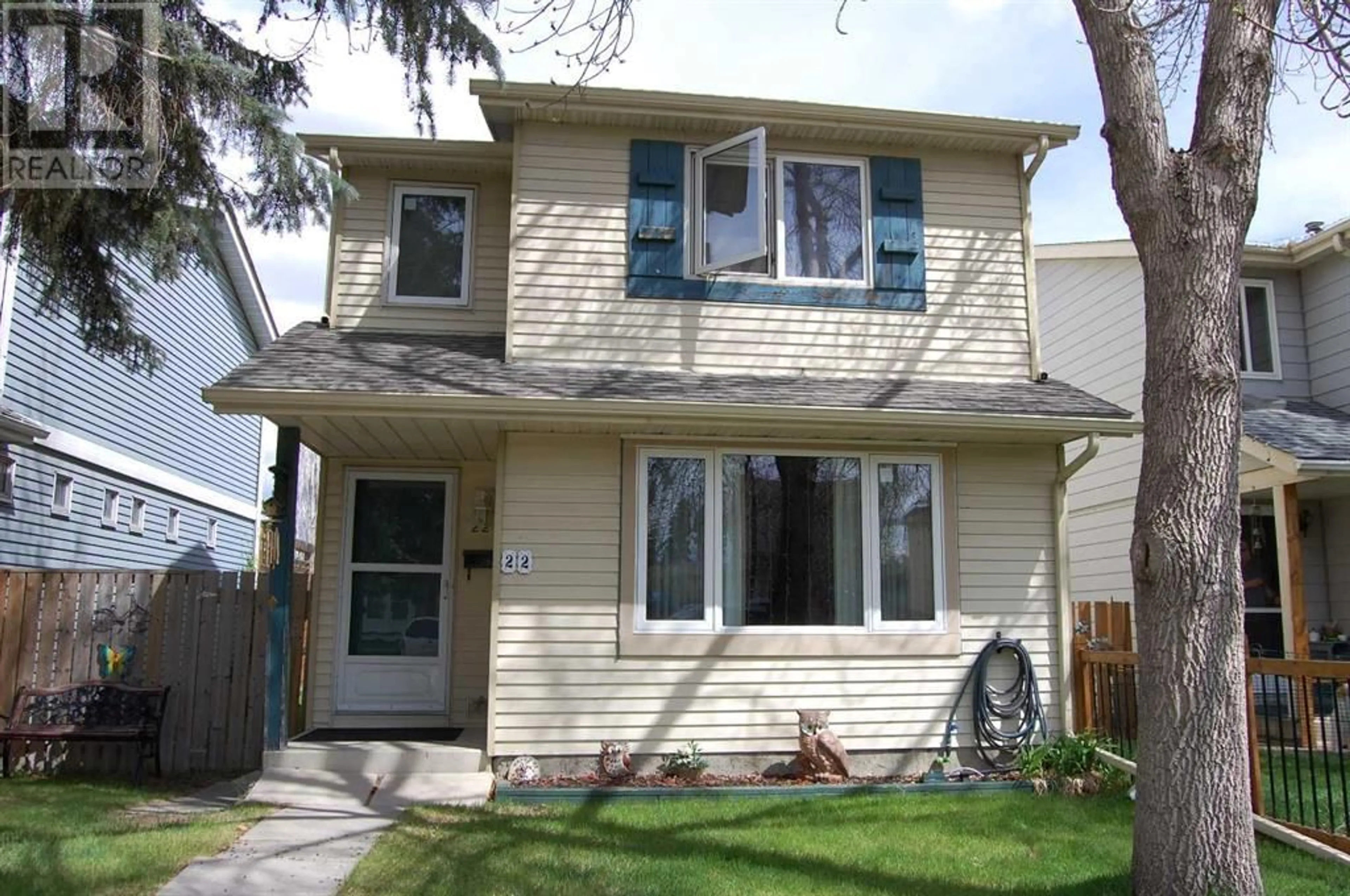Frontside or backside of a home for 22 Erin Ridge Place SE, Calgary Alberta T2B2W7