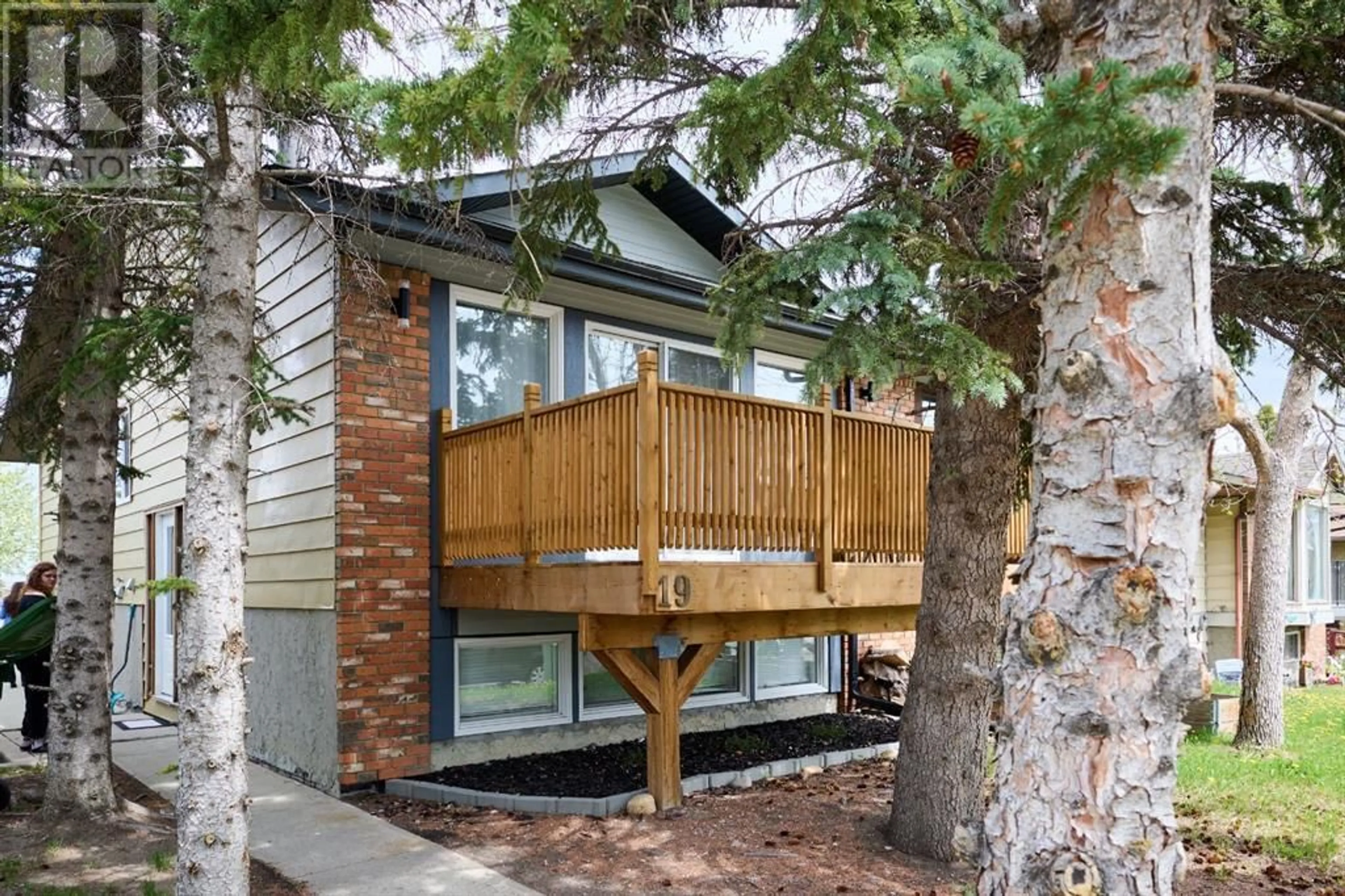 A pic from exterior of the house or condo for 19 Bermondsey Place NW, Calgary Alberta T3K1V6