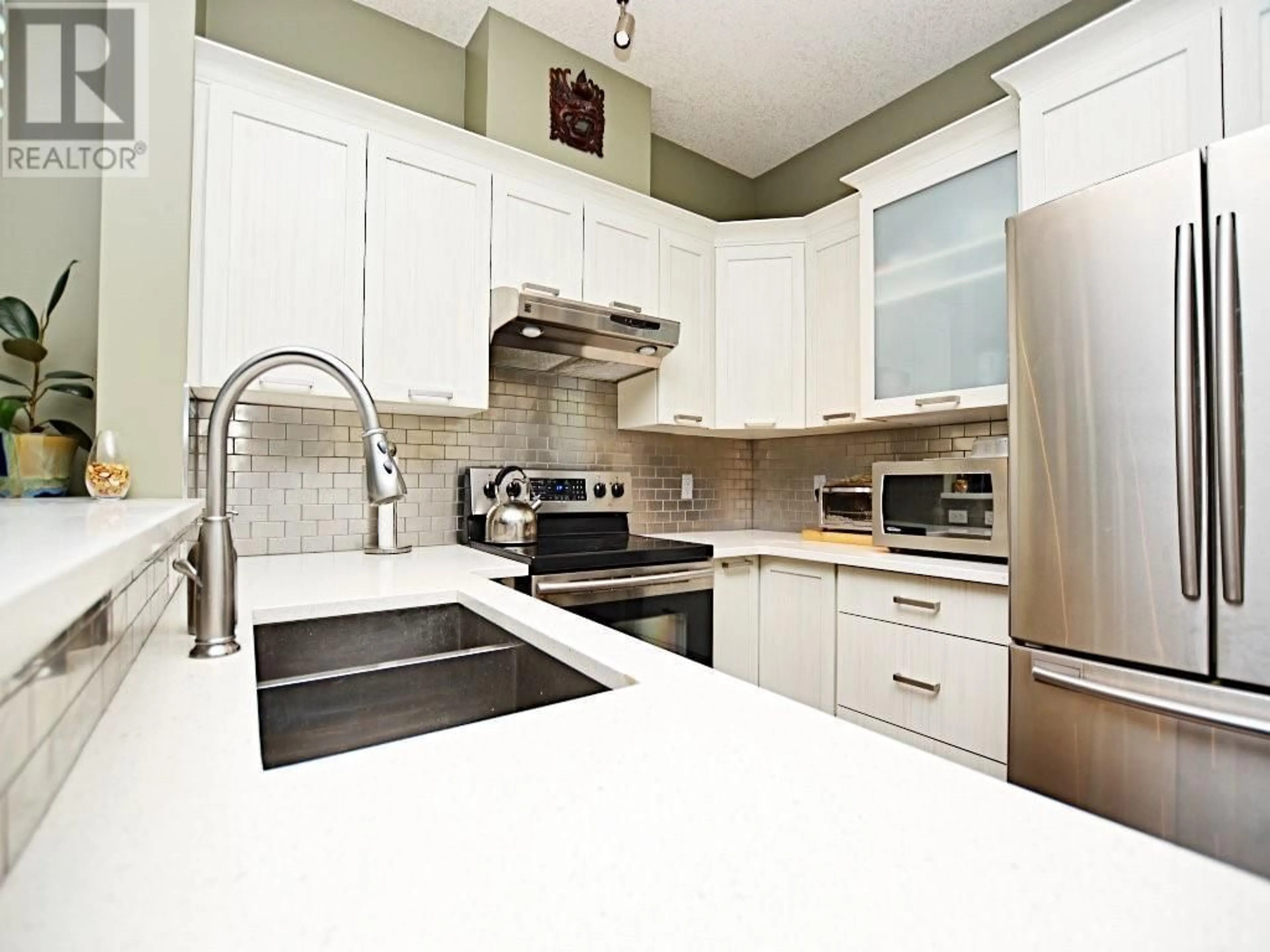 Contemporary kitchen for 107 1408 17 Street SE, Calgary Alberta T2G5S8