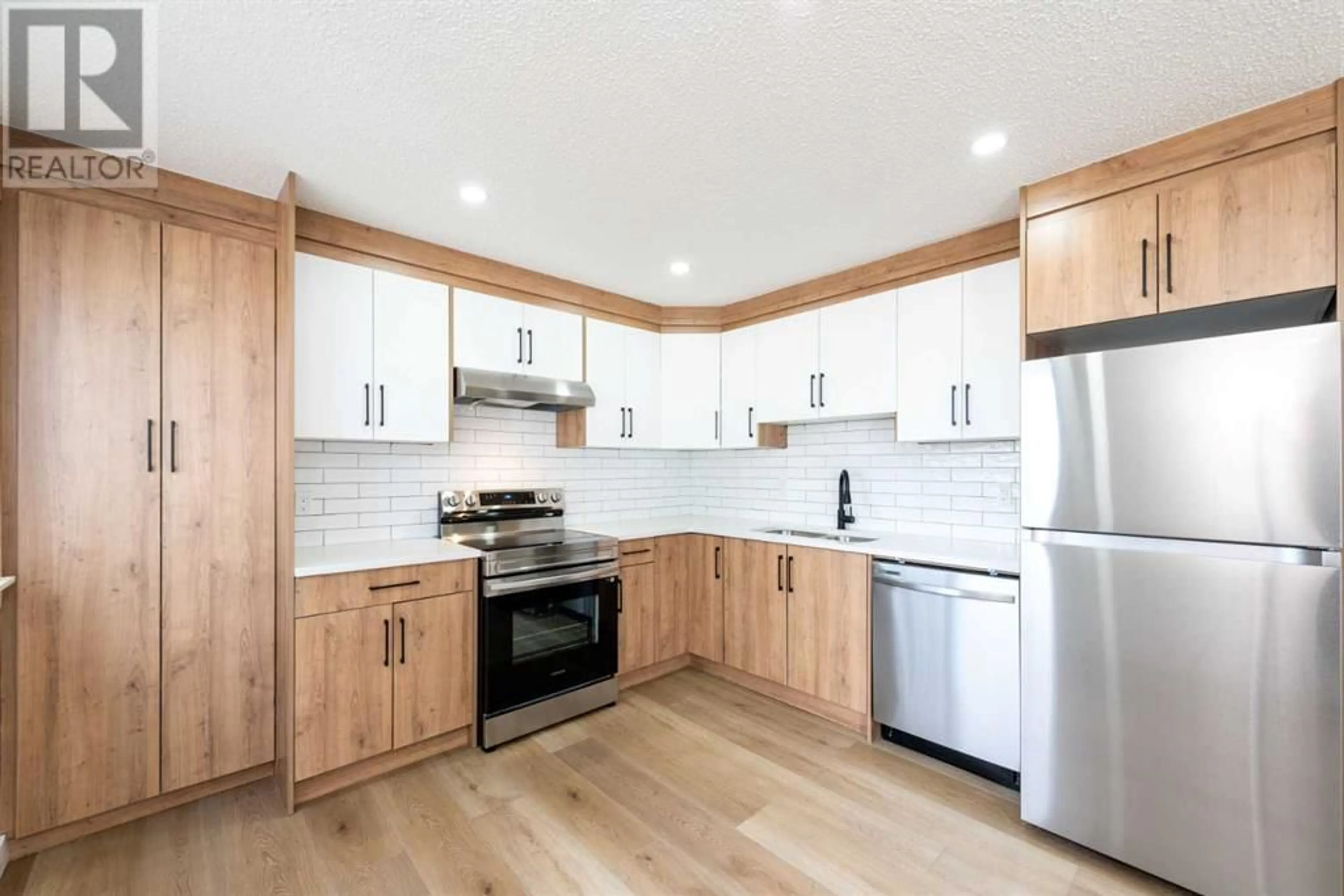 Standard kitchen for 3110 Doverville Crescent SE, Calgary Alberta T2B1T9