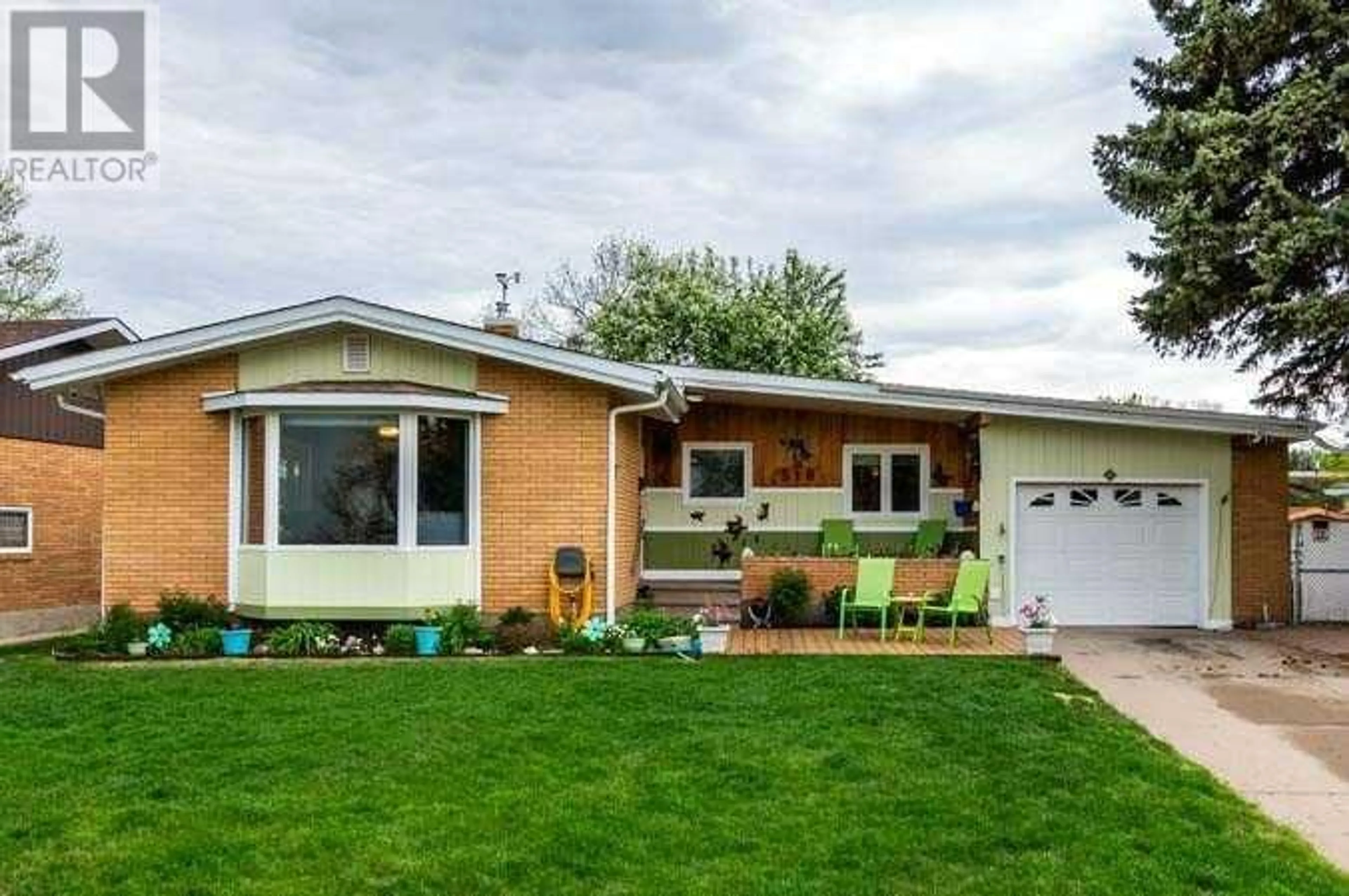 Home with vinyl exterior material for 510 6 Street NE, Medicine Hat Alberta T1A5P3