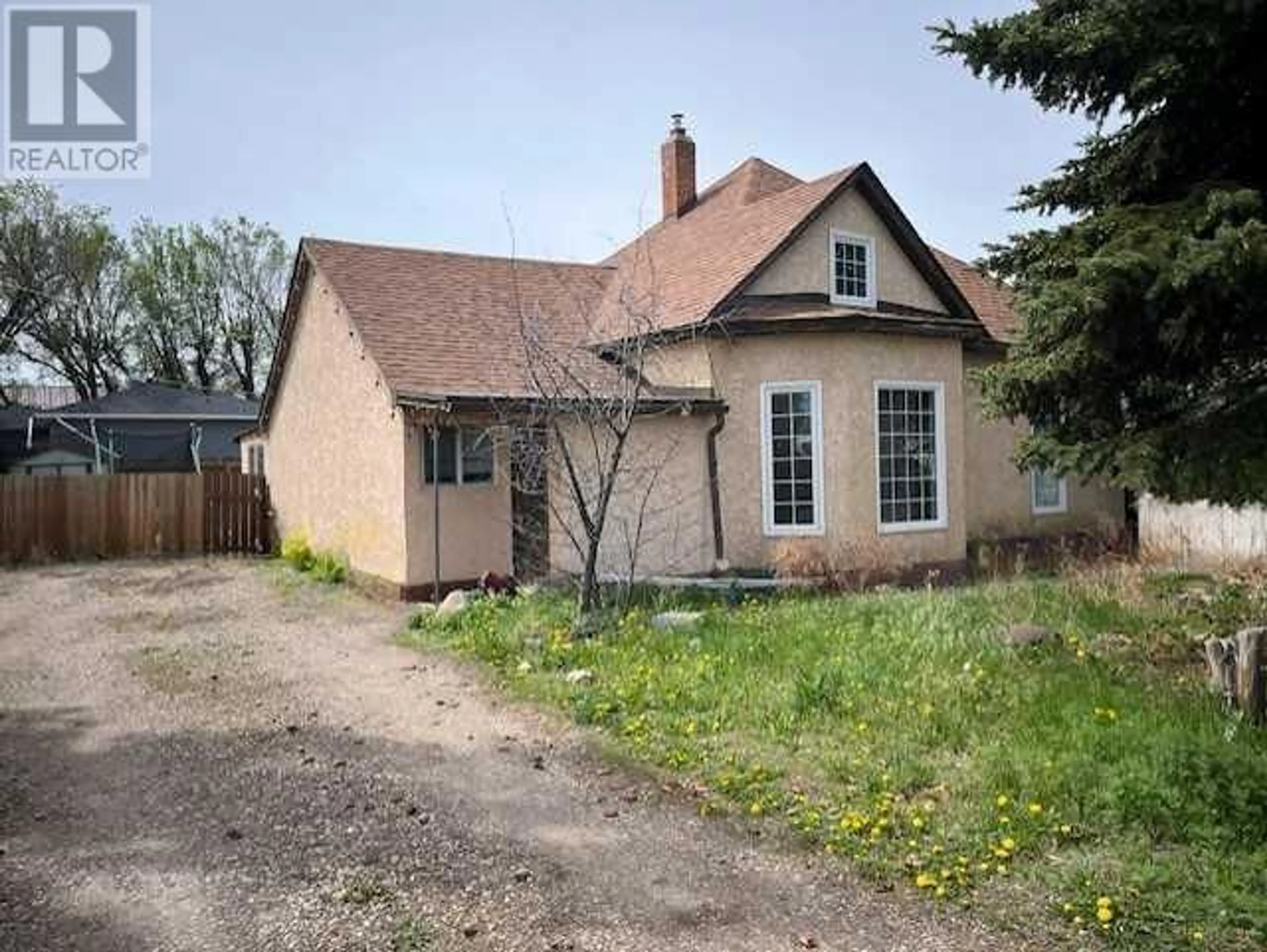 Frontside or backside of a home for 5002 54 Avenue, Taber Alberta T1G1M2