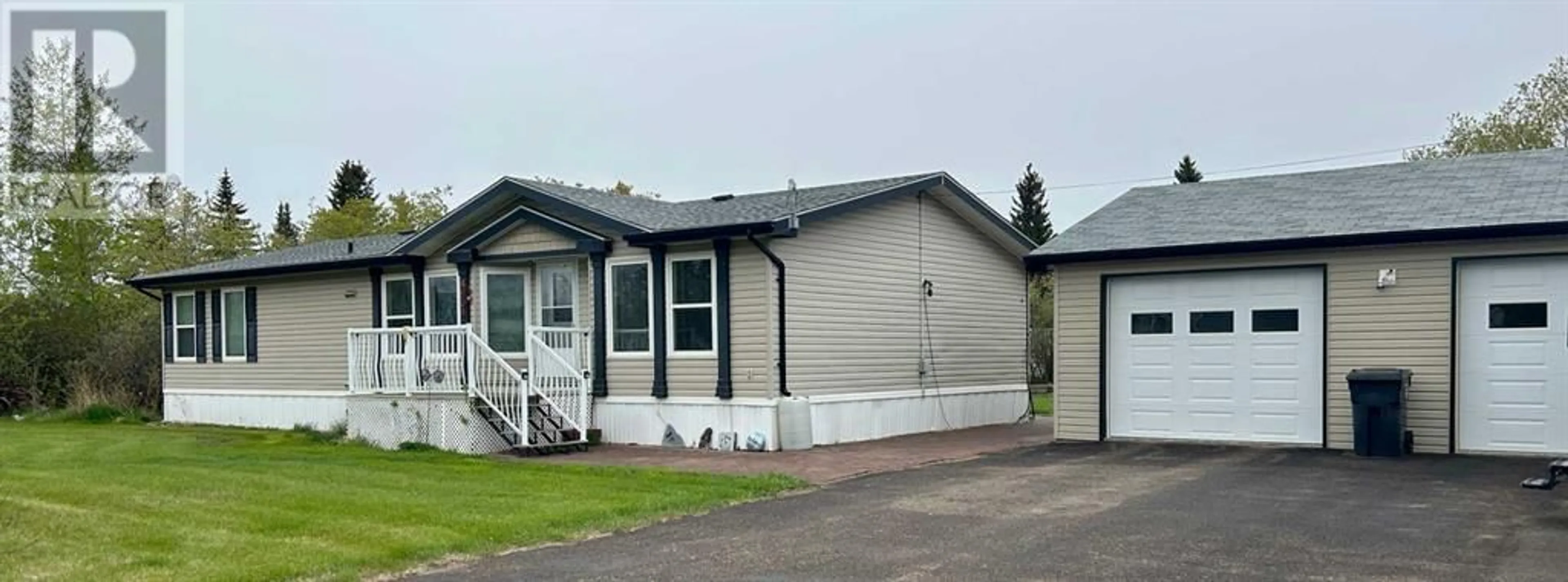 A pic from exterior of the house or condo for 4604 52 Ave., Mannville Alberta T0B2W0