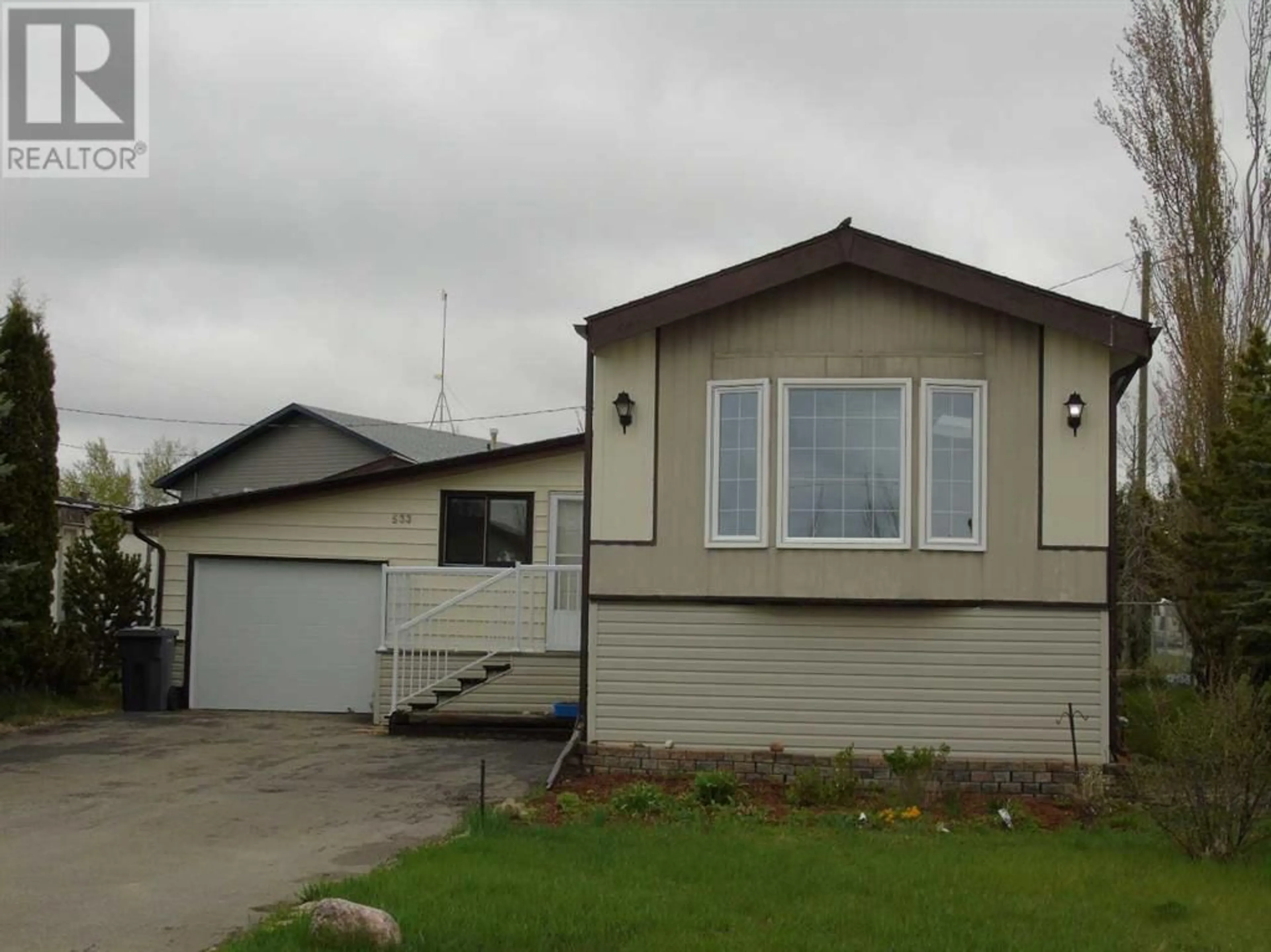 Frontside or backside of a home for 533 Queen Street S, Elnora Alberta T0M0Y0