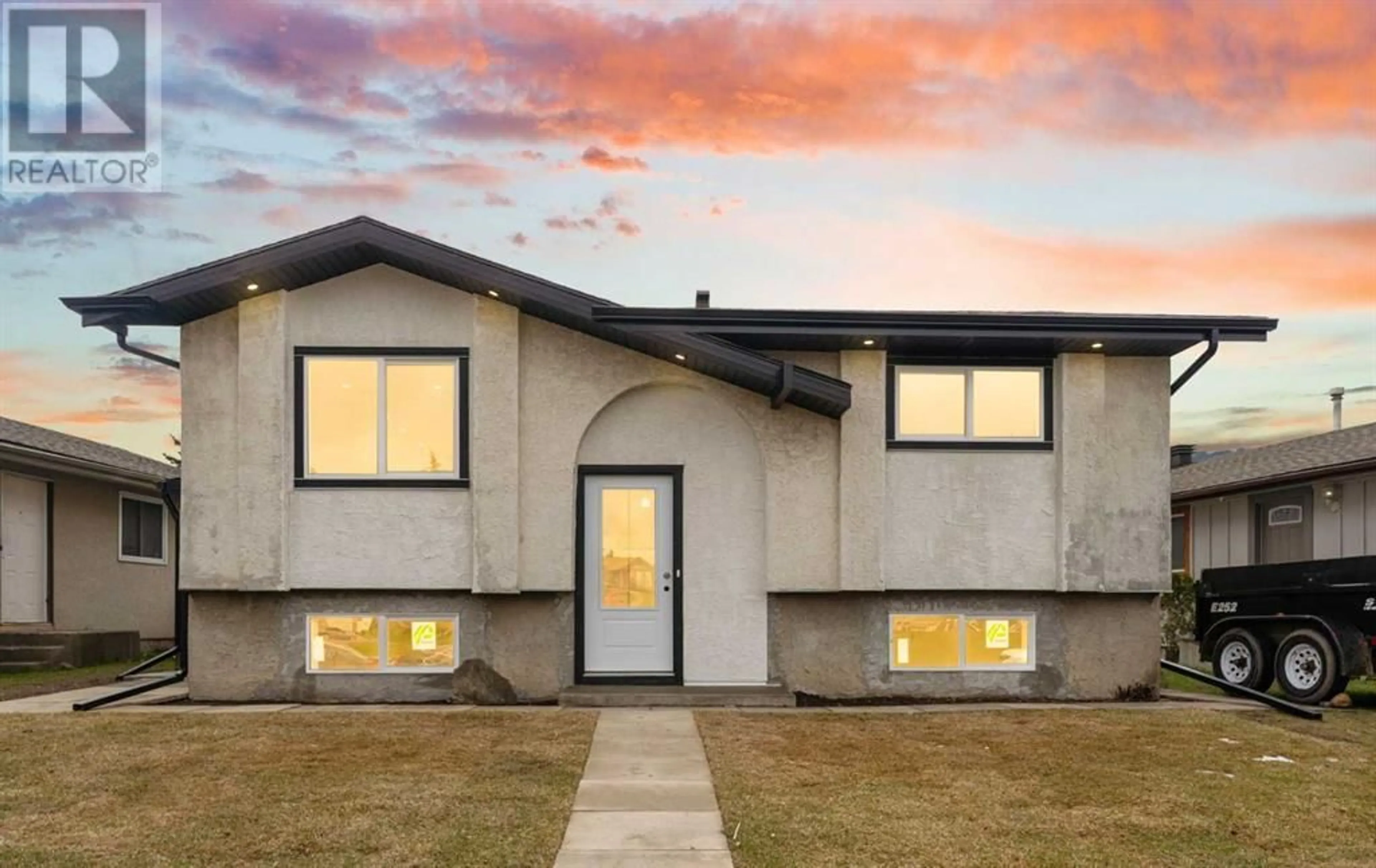 Frontside or backside of a home for 382 Maitland Hill NE, Calgary Alberta T2A5V3