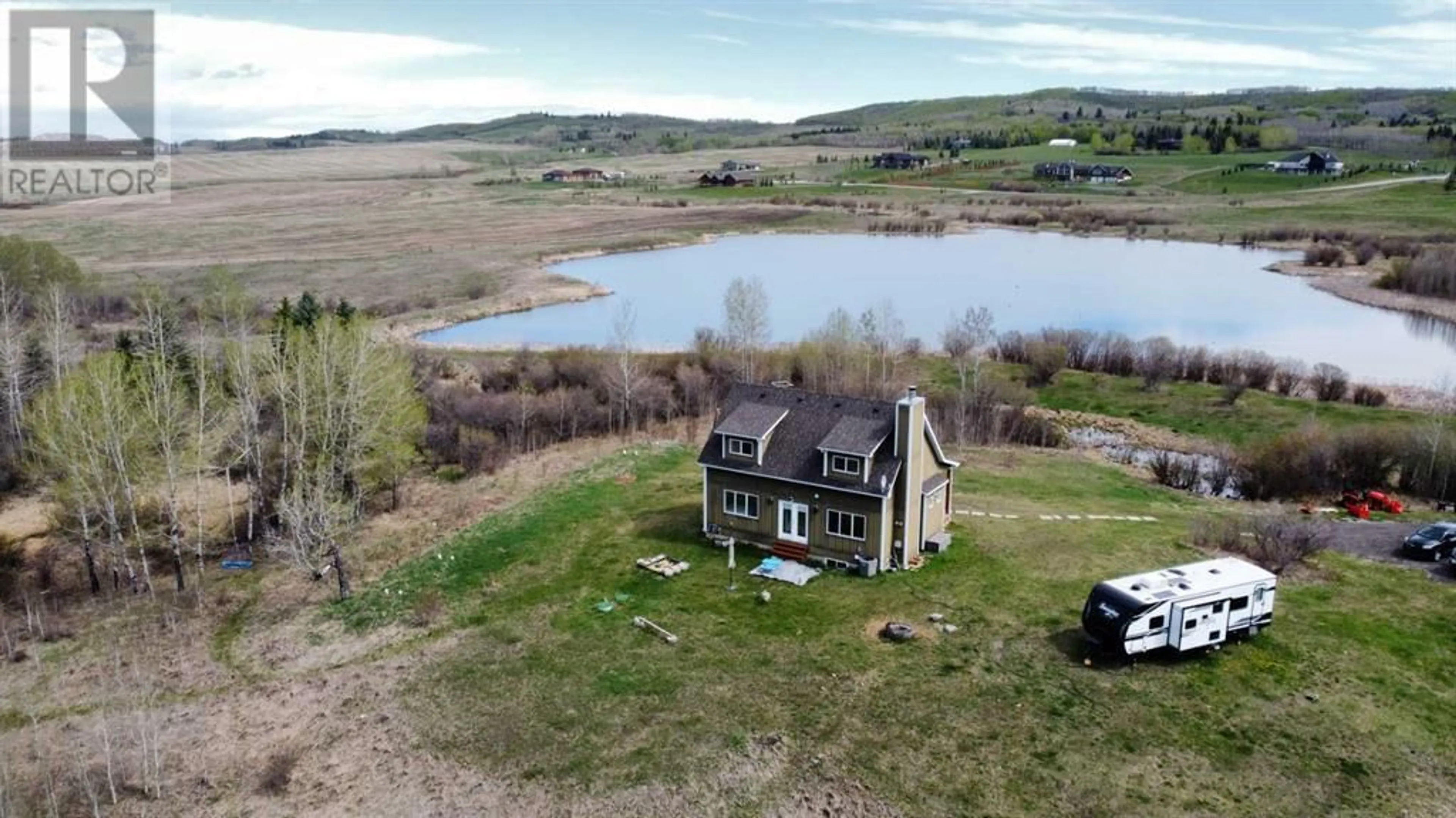 Cottage for 192098 242 Avenue W, Rural Foothills County Alberta T1S3A1