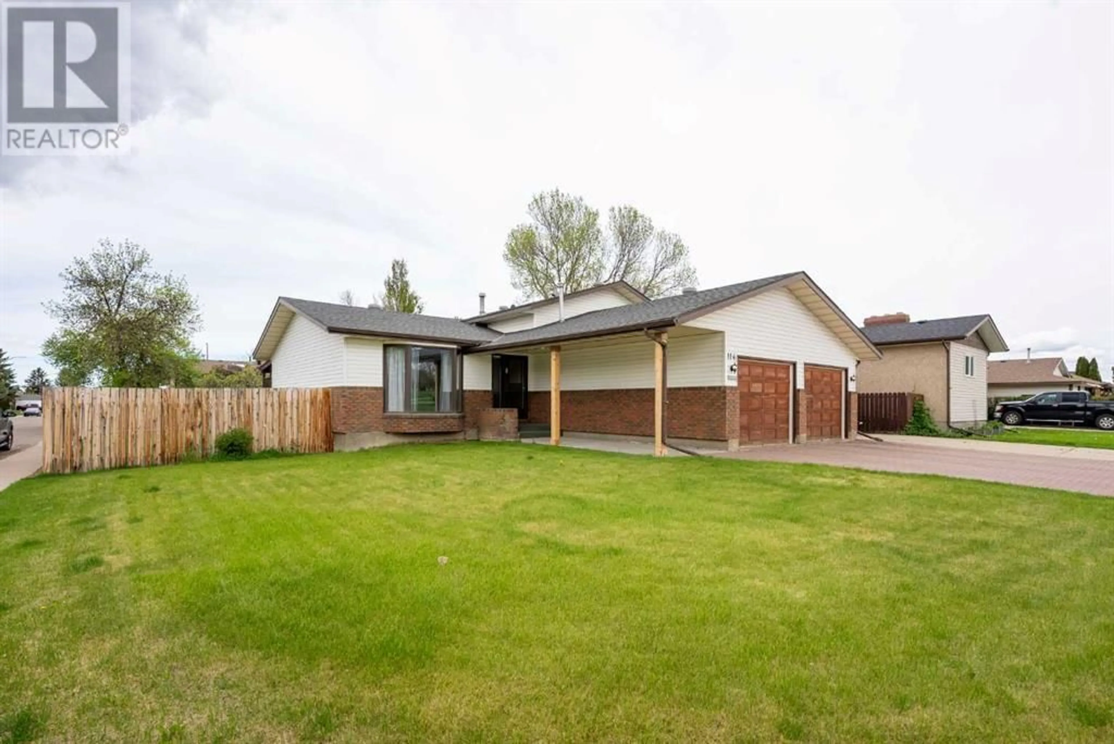 Frontside or backside of a home for 114 Stratton Way SE, Medicine Hat Alberta T1B3L4