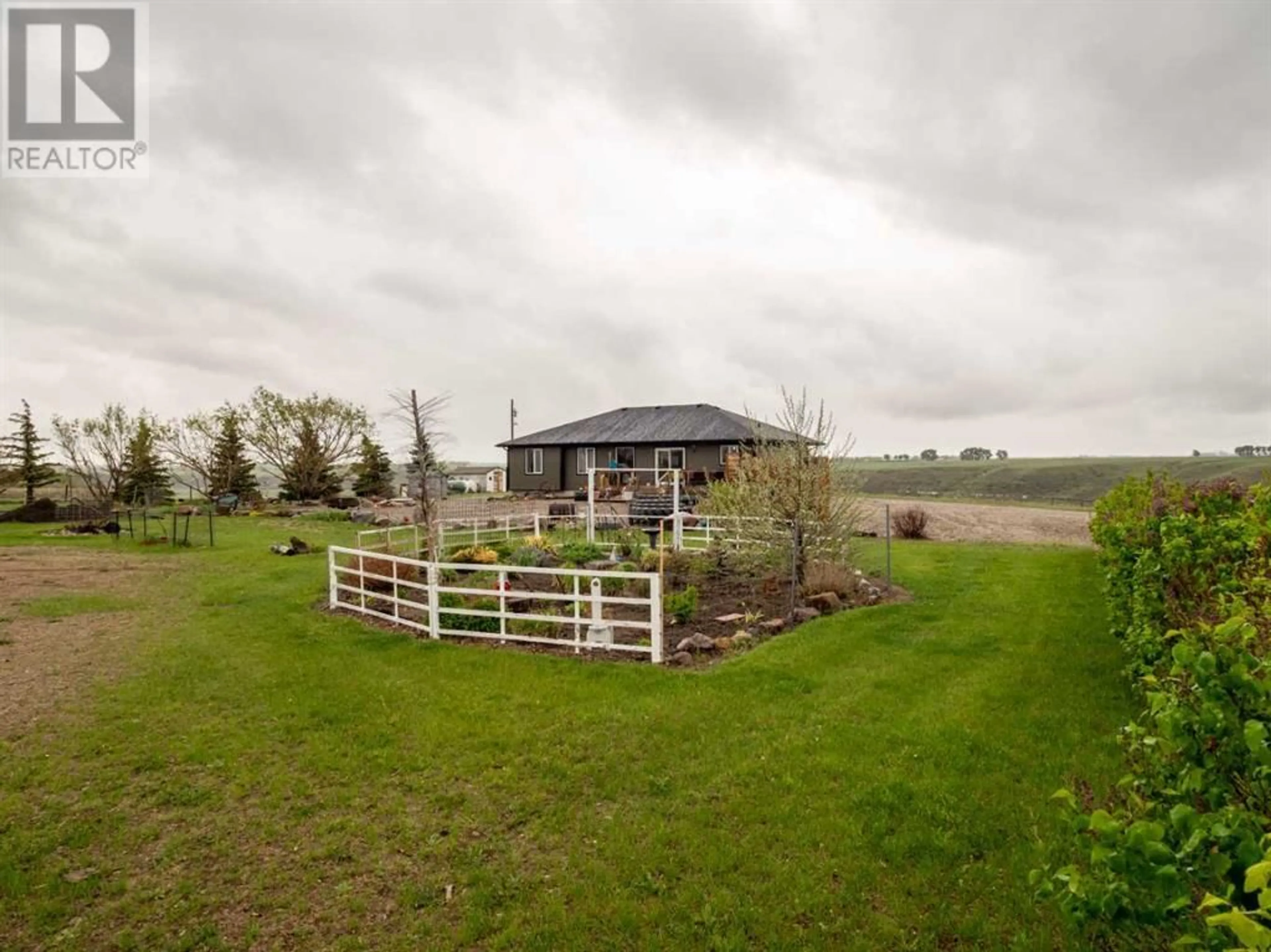 Fenced yard for 173027 Rng Rd 102, Rural Taber, M.D. of Alberta T1G2C8