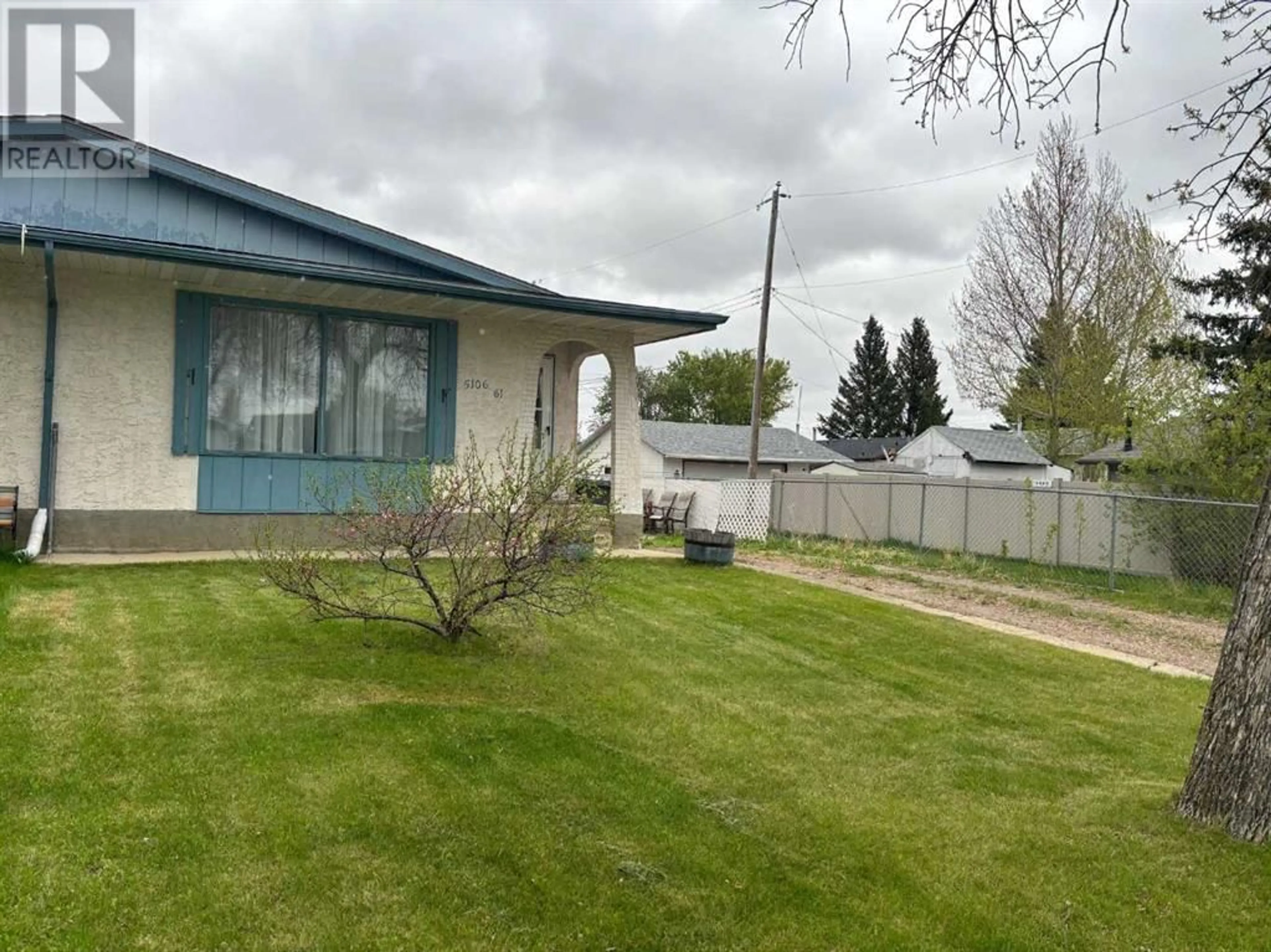 Frontside or backside of a home for 5108 A 61 Avenue, Ponoka Alberta T4J1E7