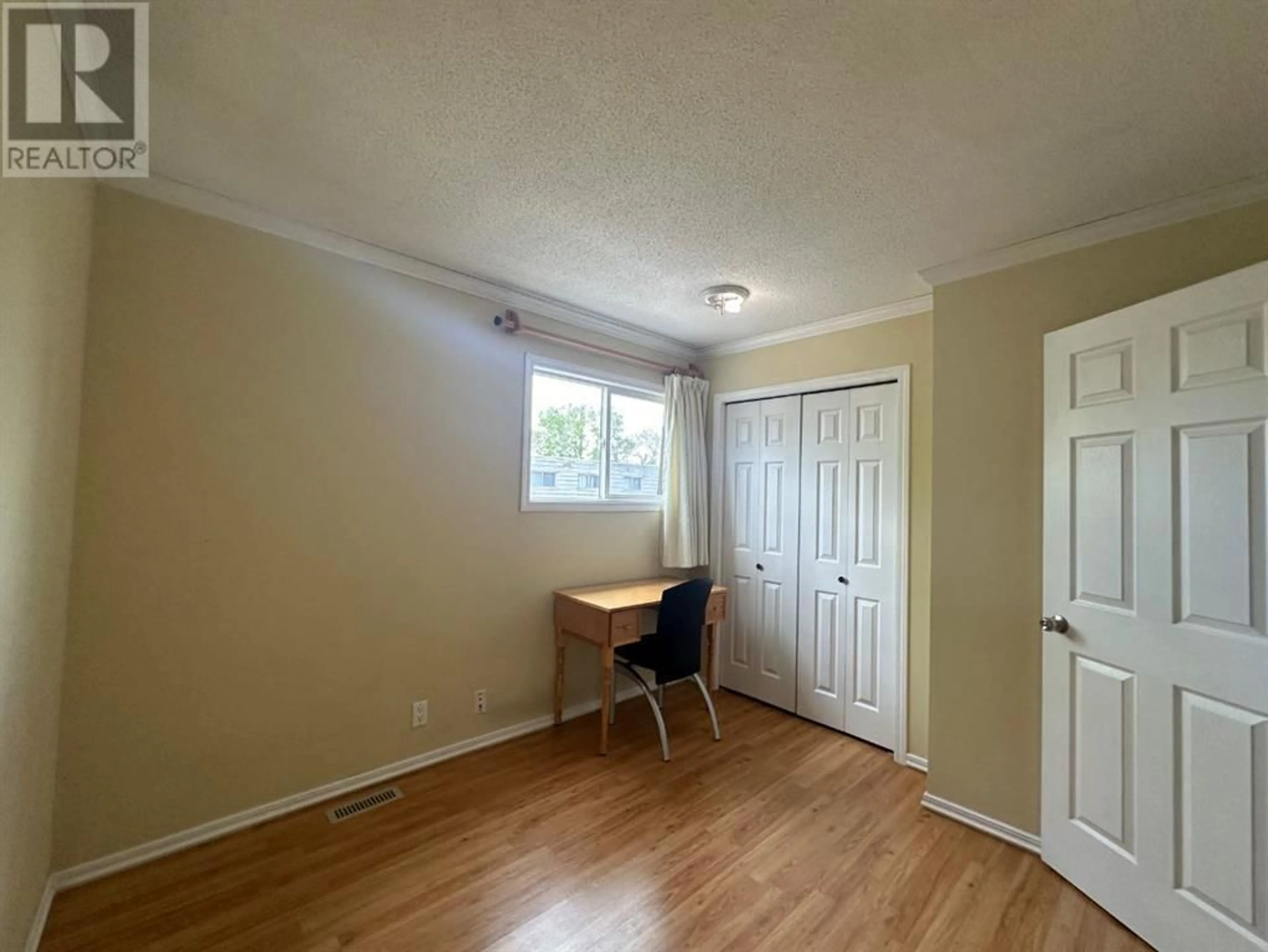 A pic of a room for 2 508 Blackthorn Road NE, Calgary Alberta T2K4W9
