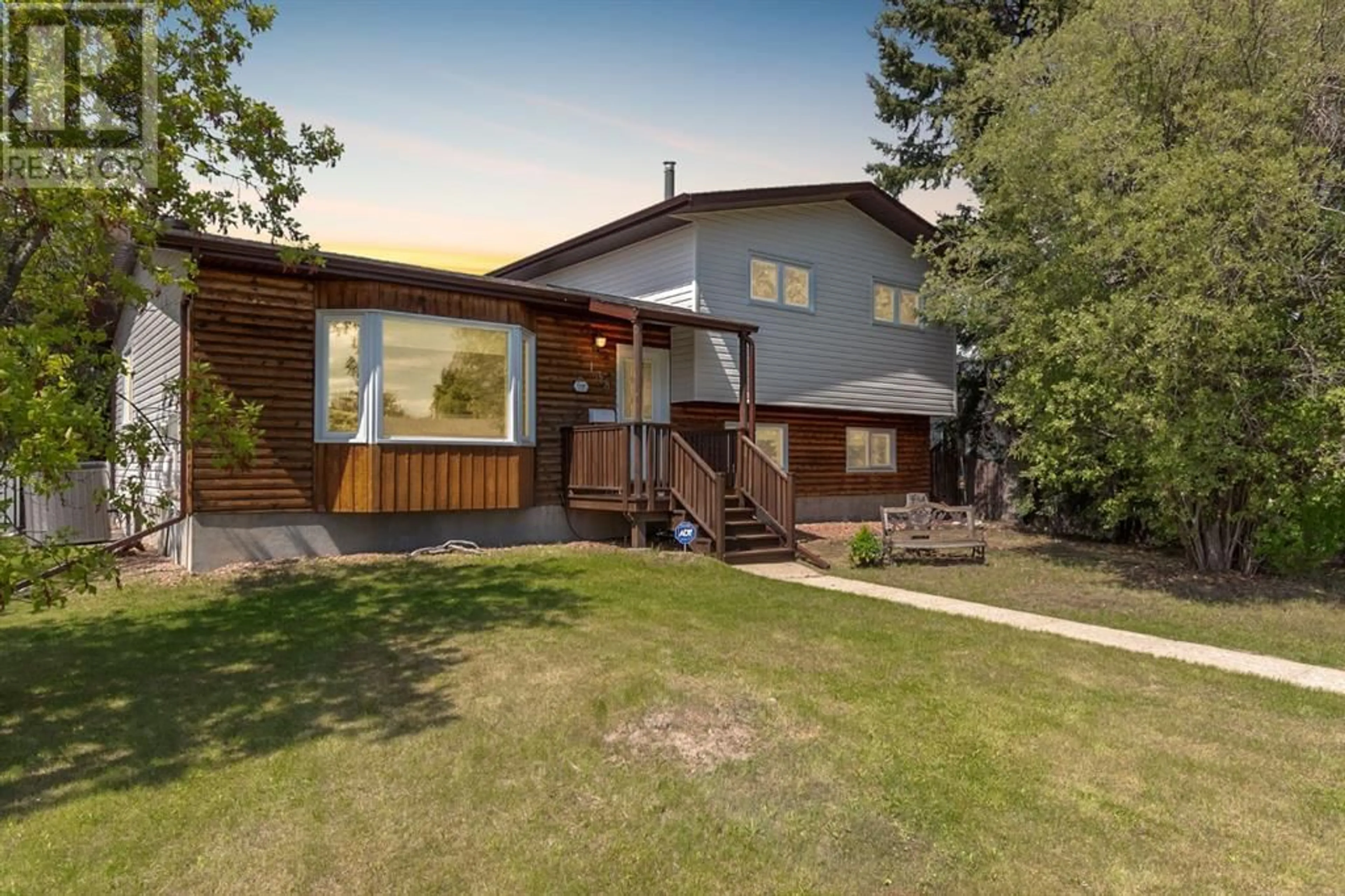 Outside view for 138 Farrell Bay, Fort McMurray Alberta T9K1N8