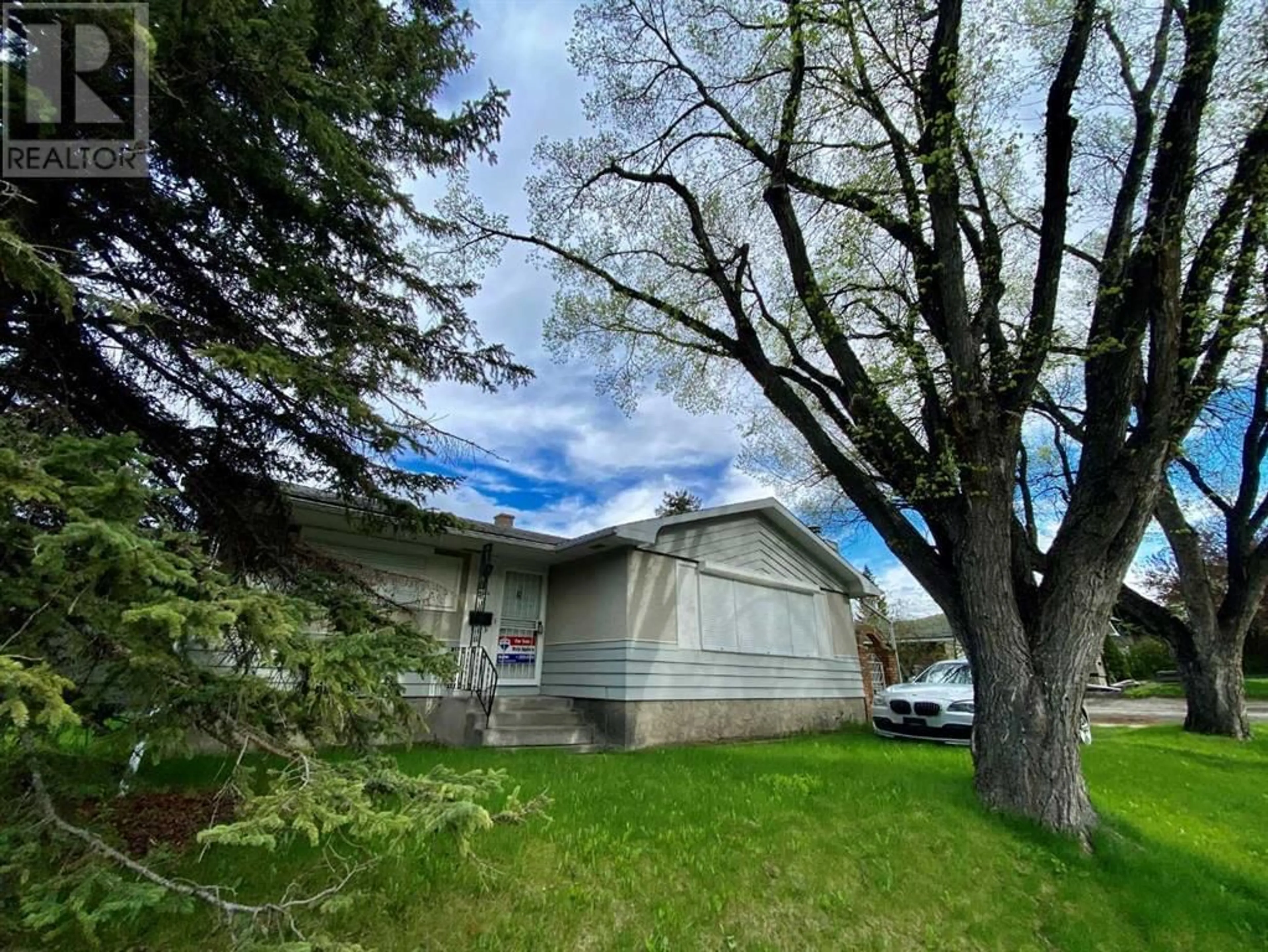 A pic from exterior of the house or condo for 2 Butte Place NW, Calgary Alberta T2L1P2