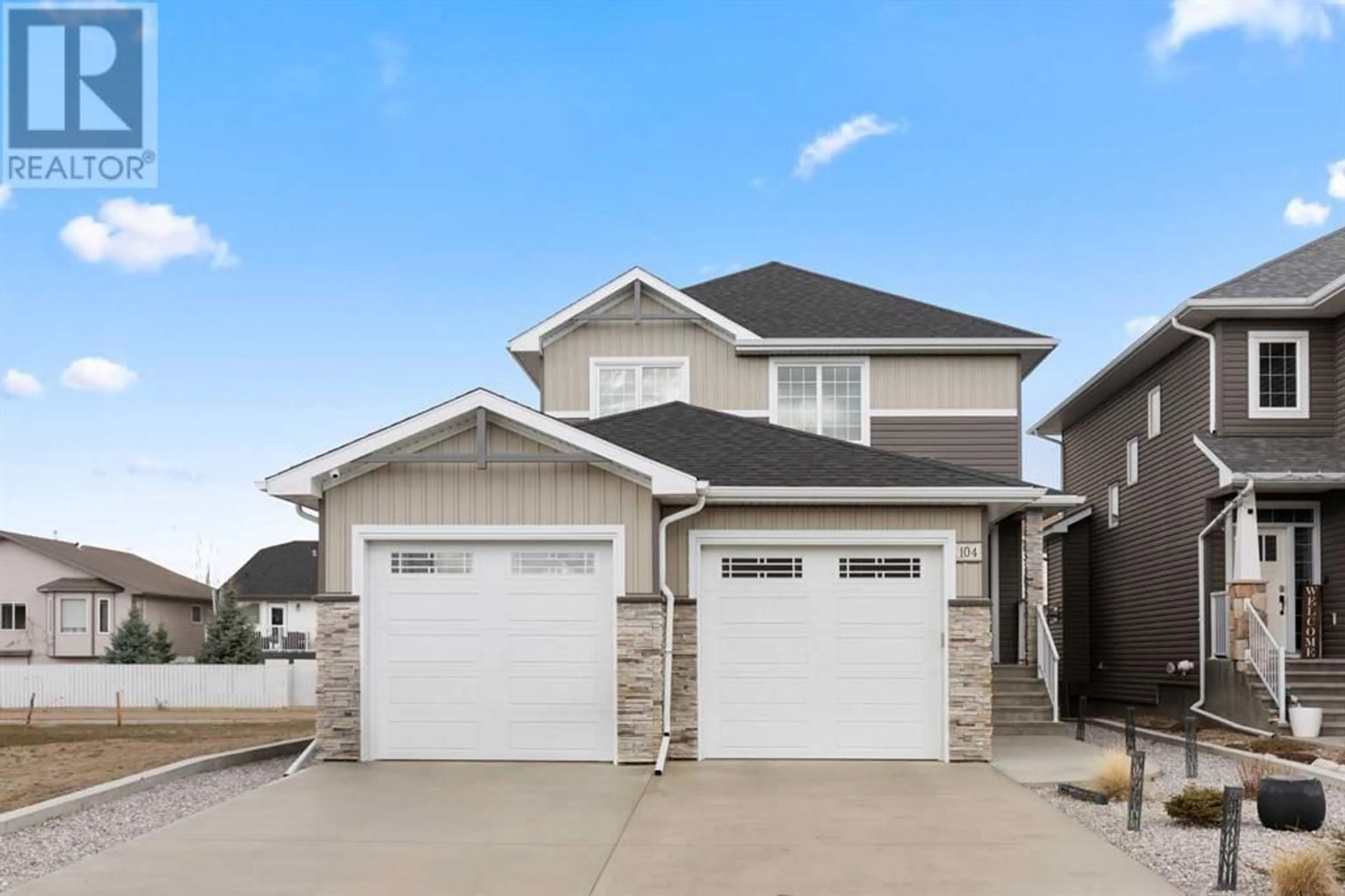 Home with vinyl exterior material, street for 104 HAMPTONS CRESCENT SOUTHEAST, Medicine Hat Alberta T1B0P5
