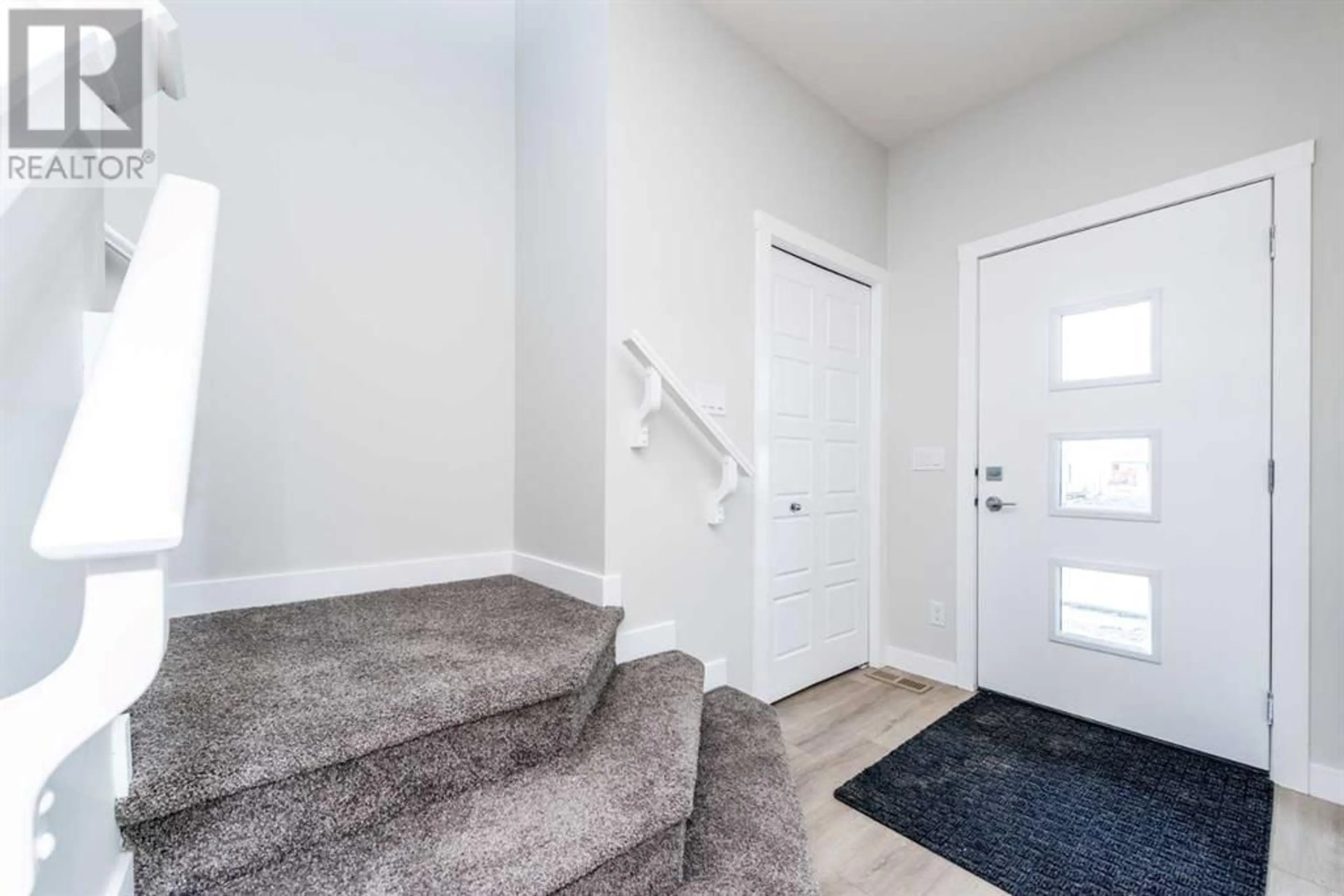 Indoor entryway for 1926 CORNERSTONE BOULEVARD NORTHEAST, Calgary Alberta T3N2S5