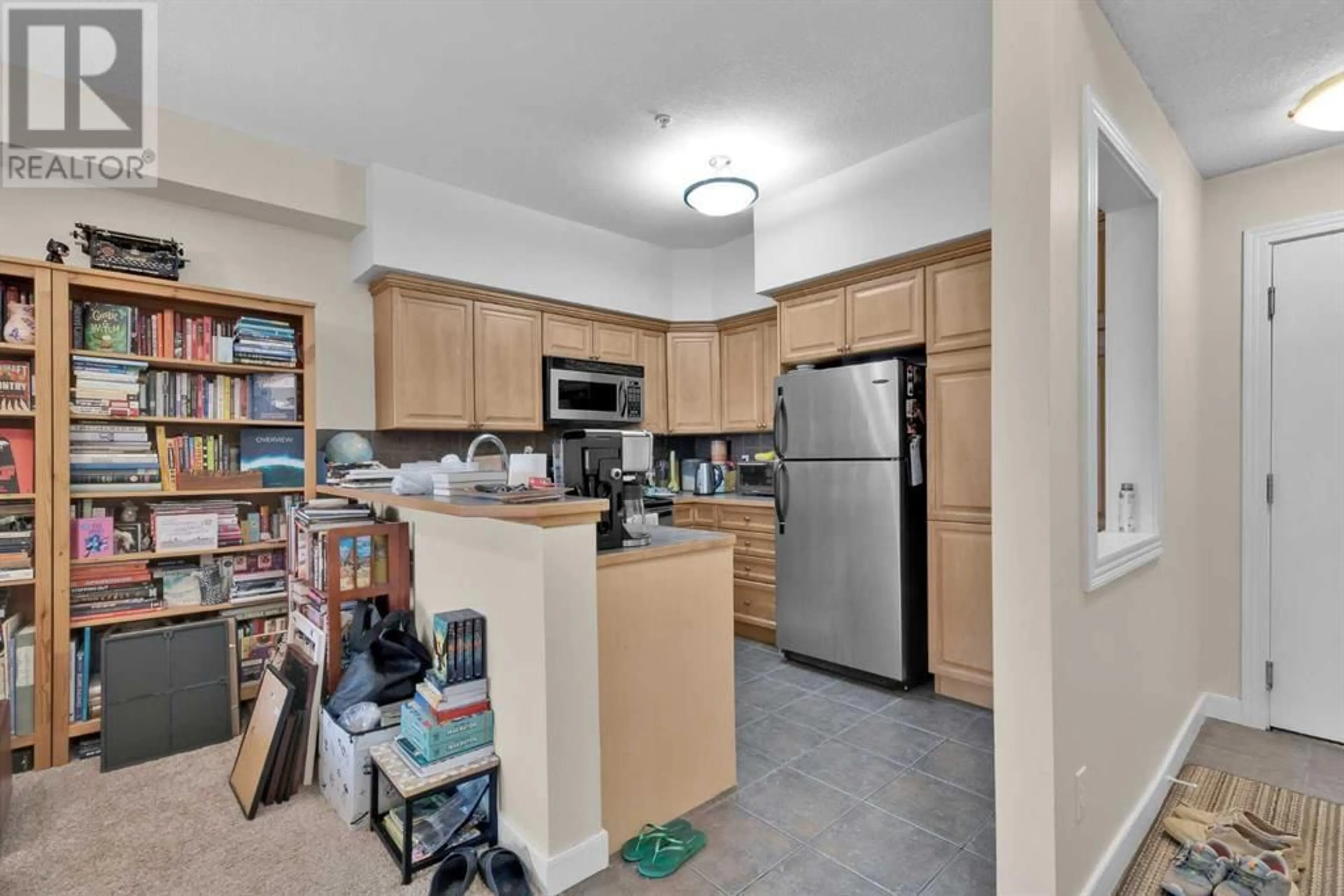 Standard kitchen, ceramic/tile floor for 1888 SIGNATURE PARK SOUTHWEST, Calgary Alberta T3H4Z1