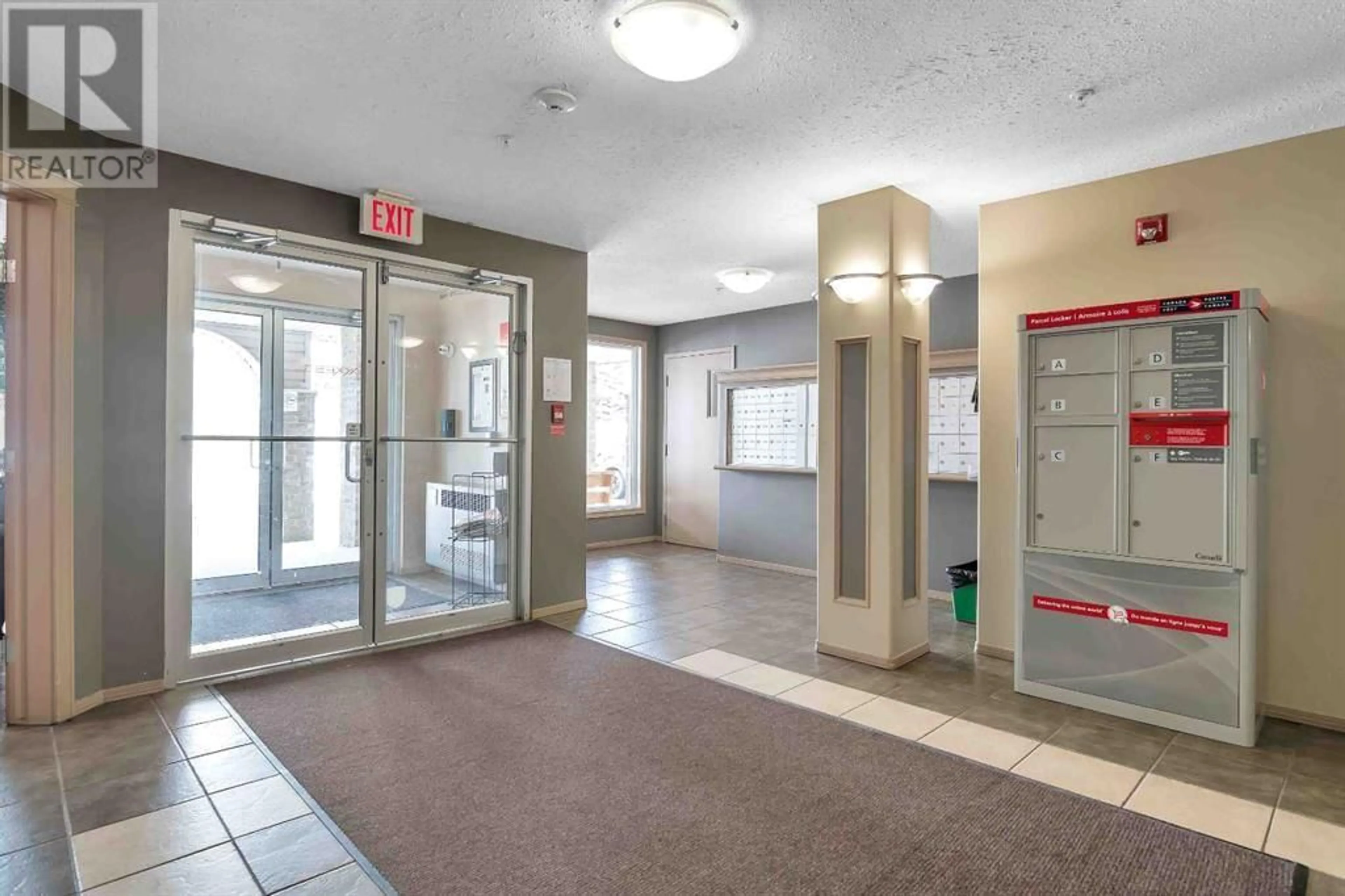 Indoor foyer for 1616 SAAMIS DRIVE NORTHWEST, Medicine Hat Alberta T1C4X2